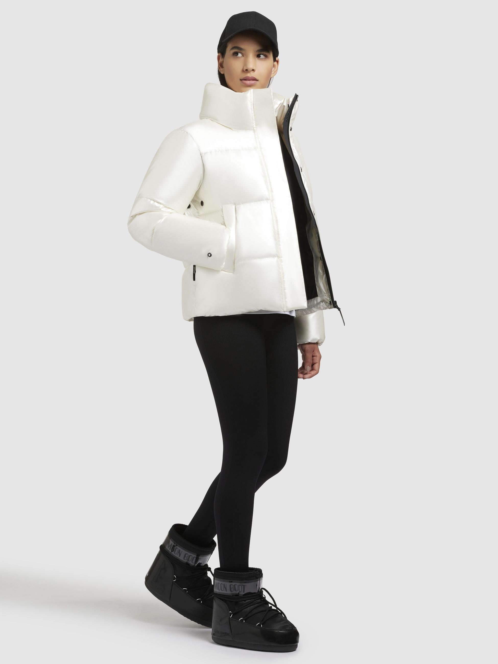 khujo Steppjacke »Rinja Shiny-YM«, ohne Kapuze, Glänzende kurze Winterjacke für Damen