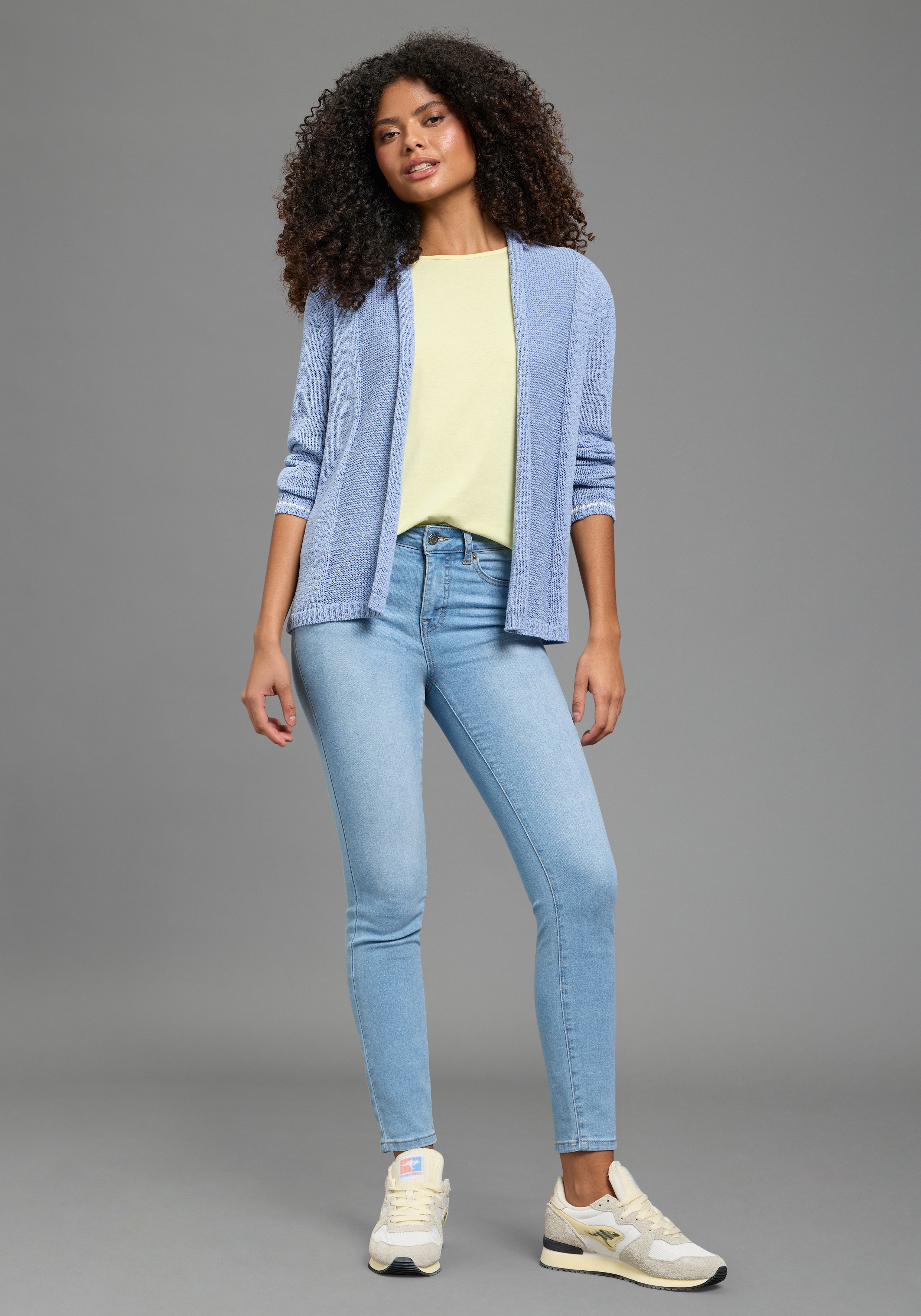 Thumbnail - Laura Scott Strickjacke mit lässigem Schalkragen, figurumspielende Passform