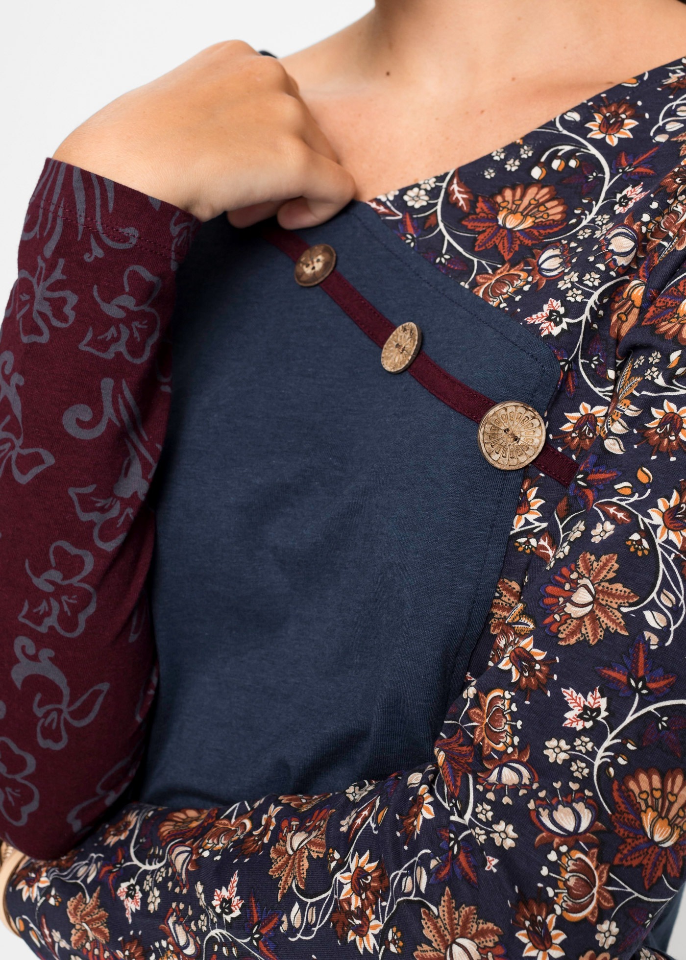 Thumbnail - bonprix Langarmshirt schmale Passform, Langarm, mit Blumenprint, mit V-Ausschnitt