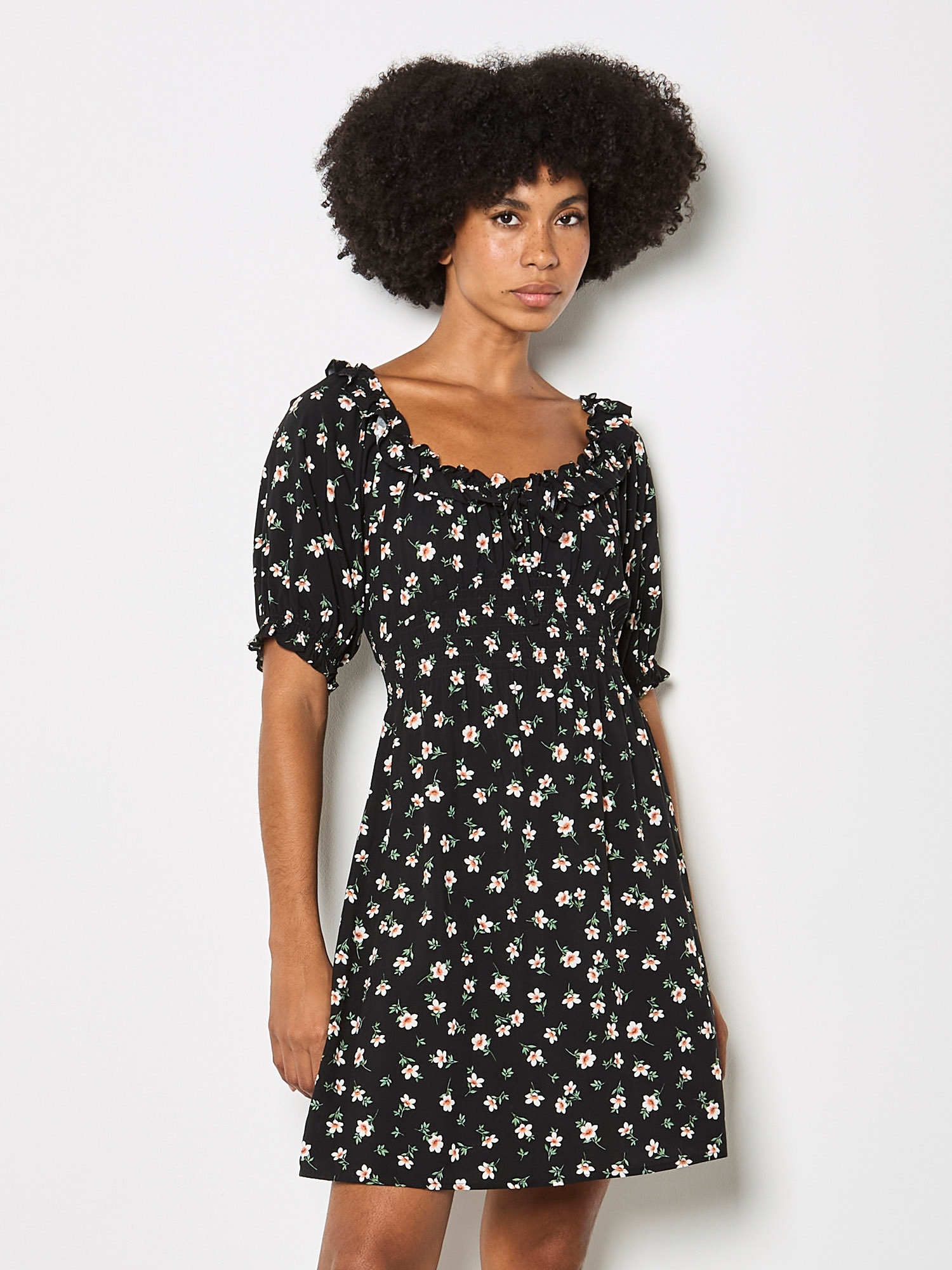 Apricot Minikleid »Mini-Kleid im Milchmädchen-Stil« mit Blumenrüschen
