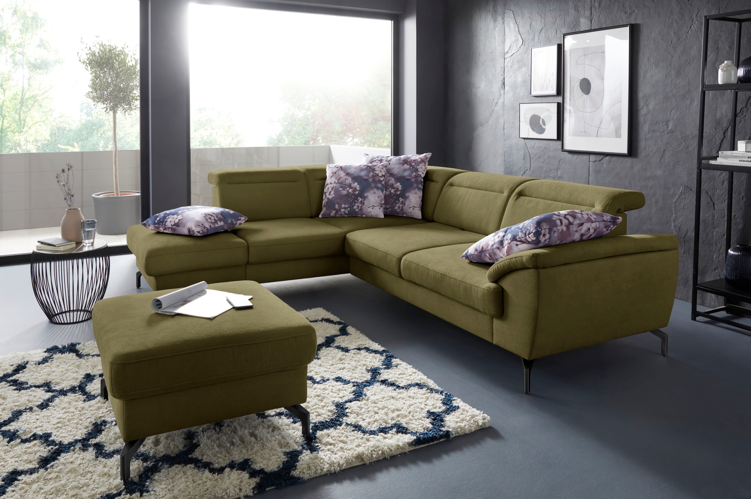 sit&more Ecksofa "Percy L-Form" 15 cm Fußhöhe, Sitztiefenverstellung, wahlweise in 2 Fußfarben