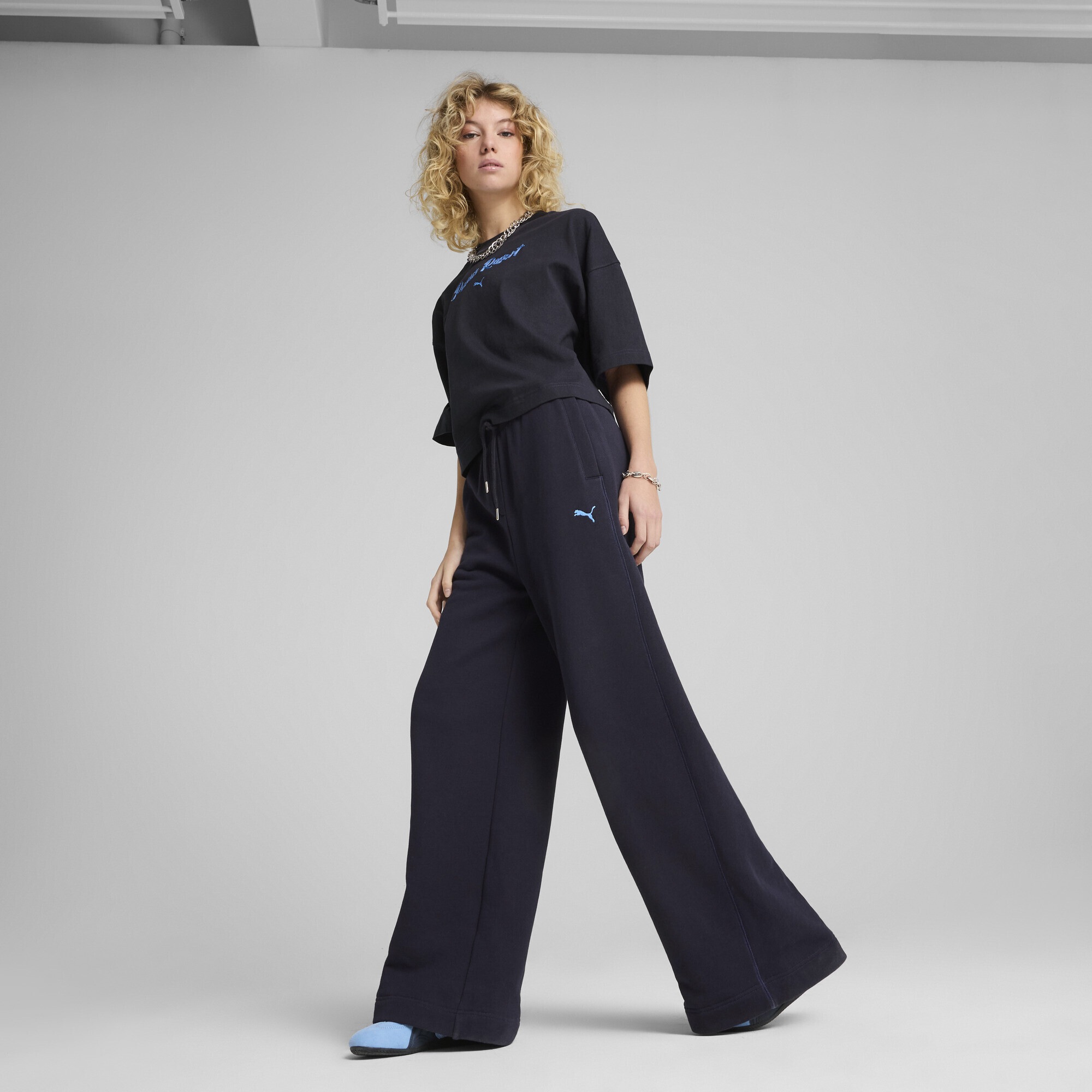 PUMA Sporthose »CLASSICS Relaxed Fit Jogginghose Damen«