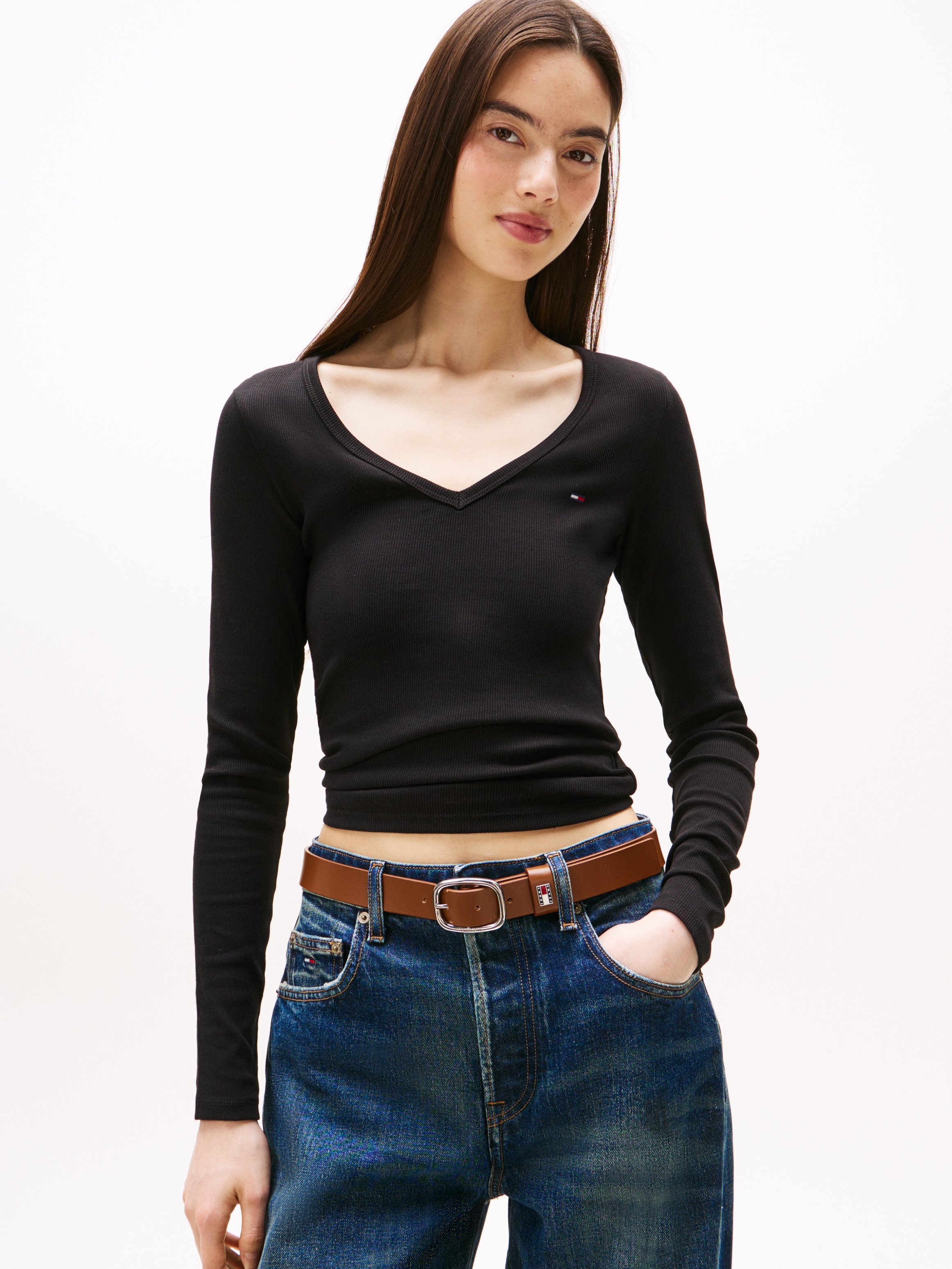 Tommy Jeans Langarmshirt "TJW SLIM ESSENTIAL RIB V LS", mit Logostickerei günstig online kaufen