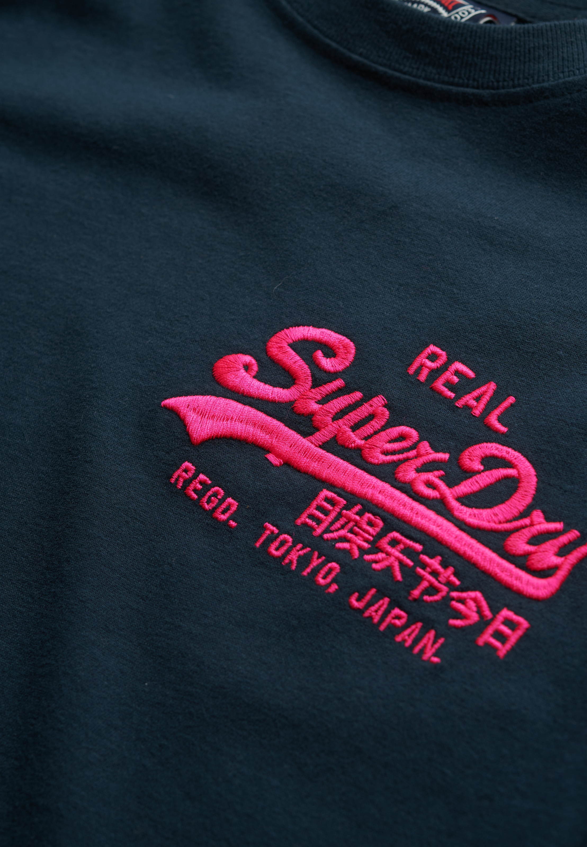Superdry Rundhalsshirt »VL EMBROIDERED RELAXED TEE«
