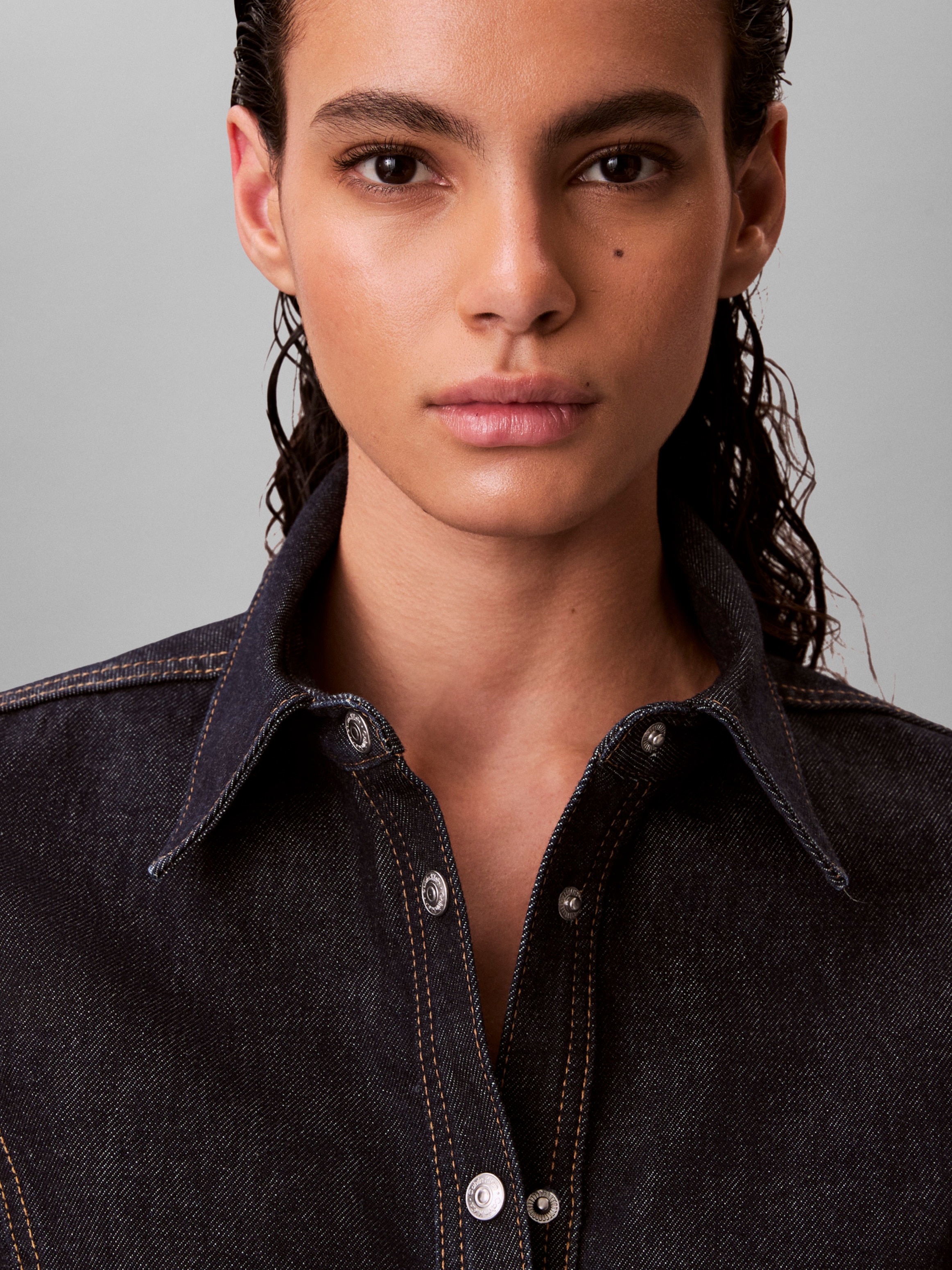 Calvin Klein Jeans Jeanskleid Ohne Tasche Regular fit mit Rundhalsausschnitt