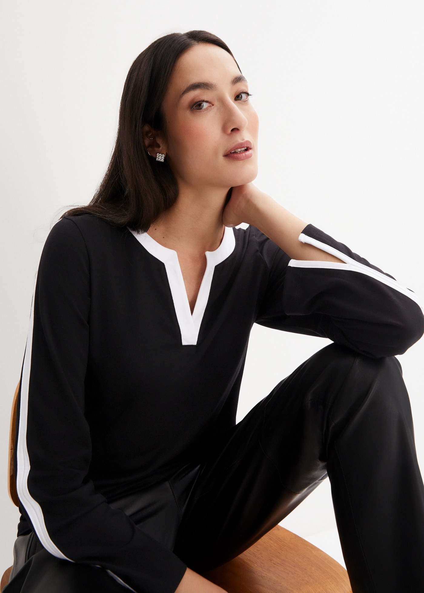 bonprix Langarmshirt bequeme Passform, Langarm-Design, mit kontrastfarbigen Details