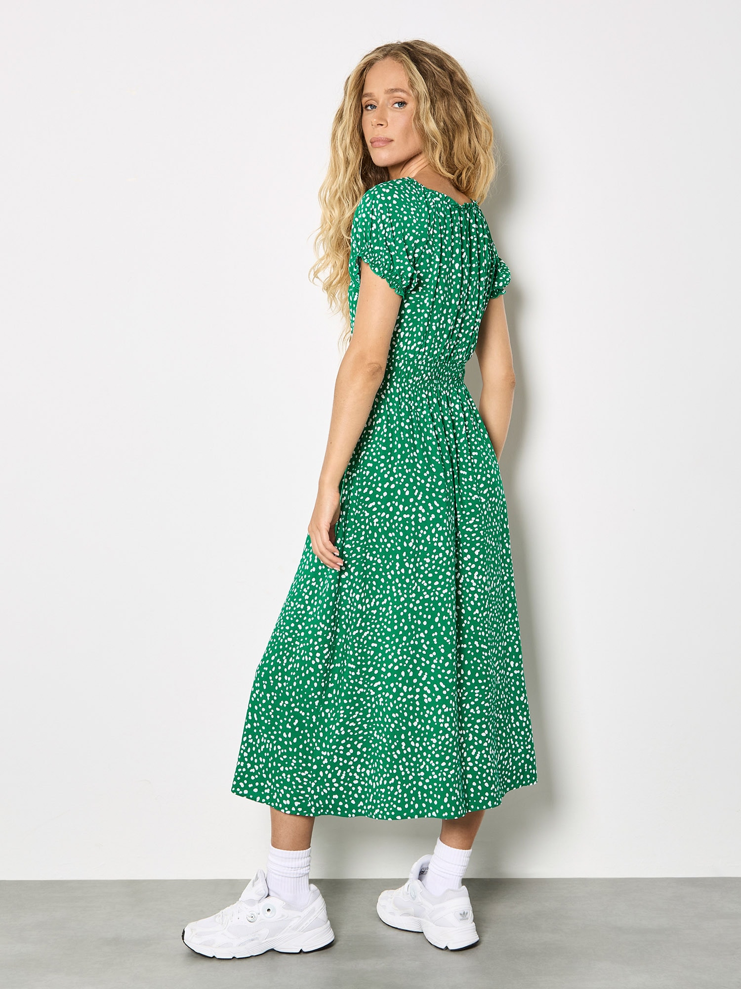 Apricot Midikleid »Midi-Kleid im Milchmädchen-Stil« mit Muster