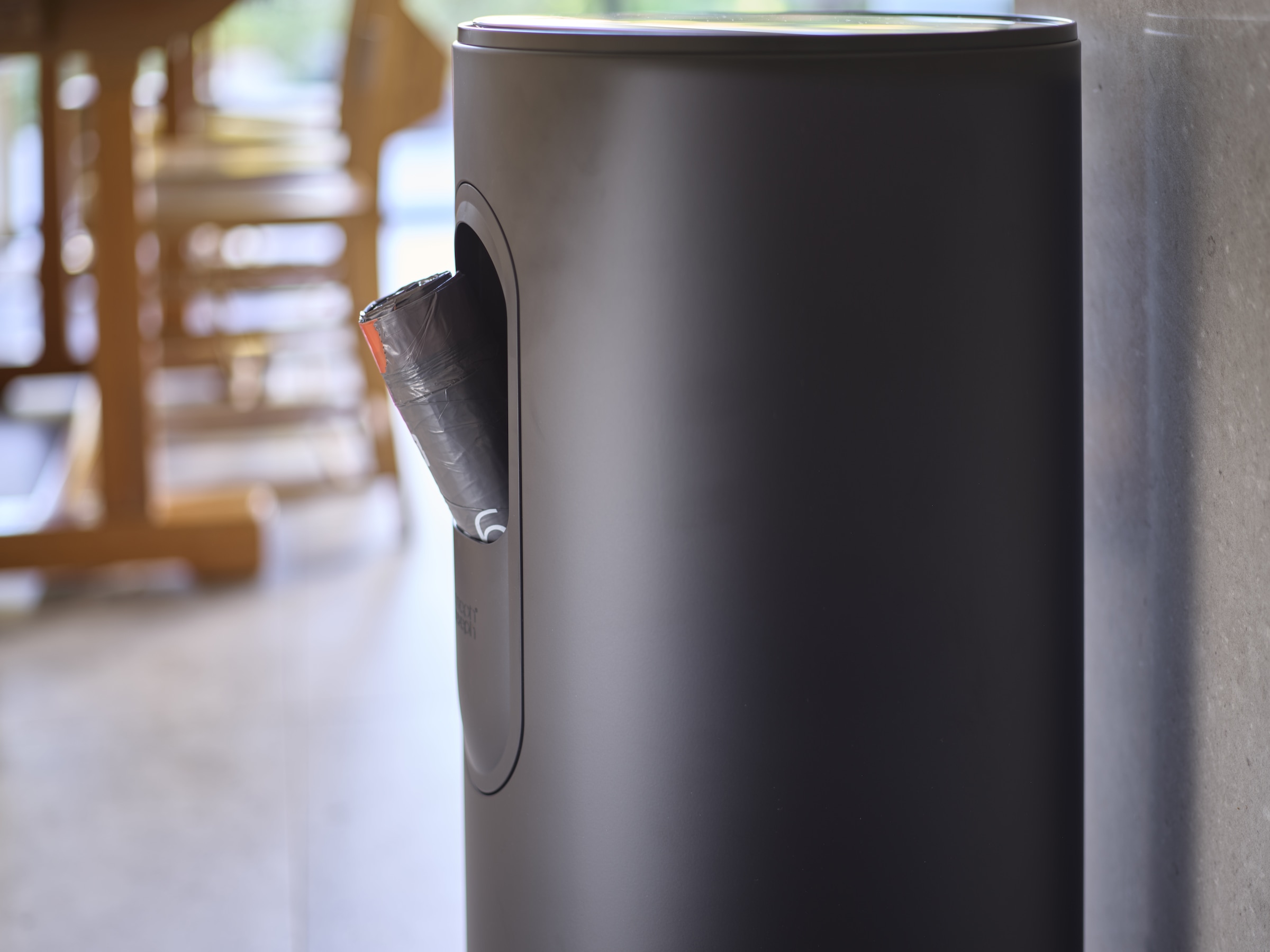 Joseph Joseph Mülleimer »Arc 30-Liter-Slimline-Treteimer« inkl. Integriertem Halter für Müllbeutel
