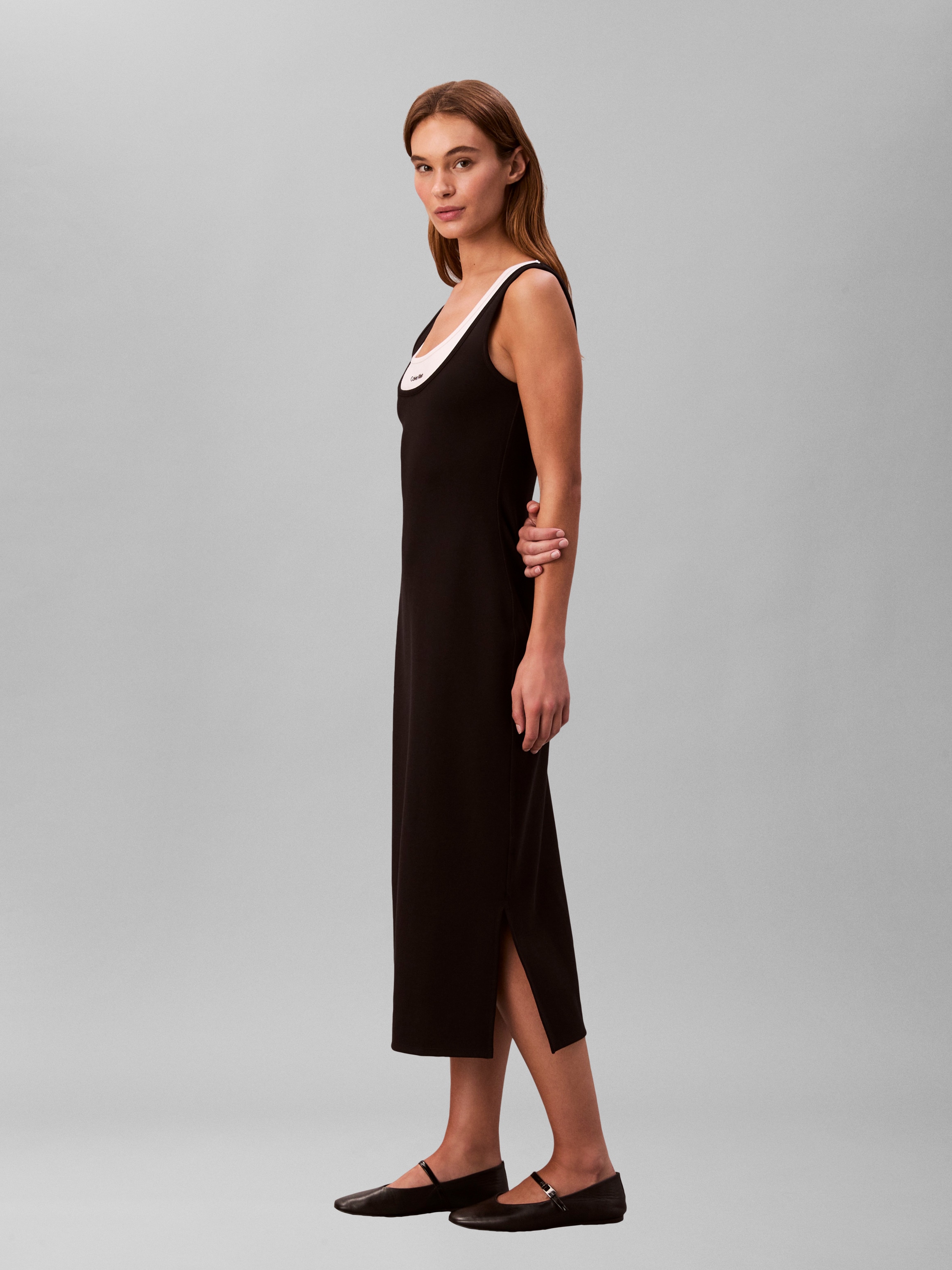 Calvin Klein Jeans Midikleid Ohne Tasche Körpernahe Passform mit tiefem Rundhalsausschnitt