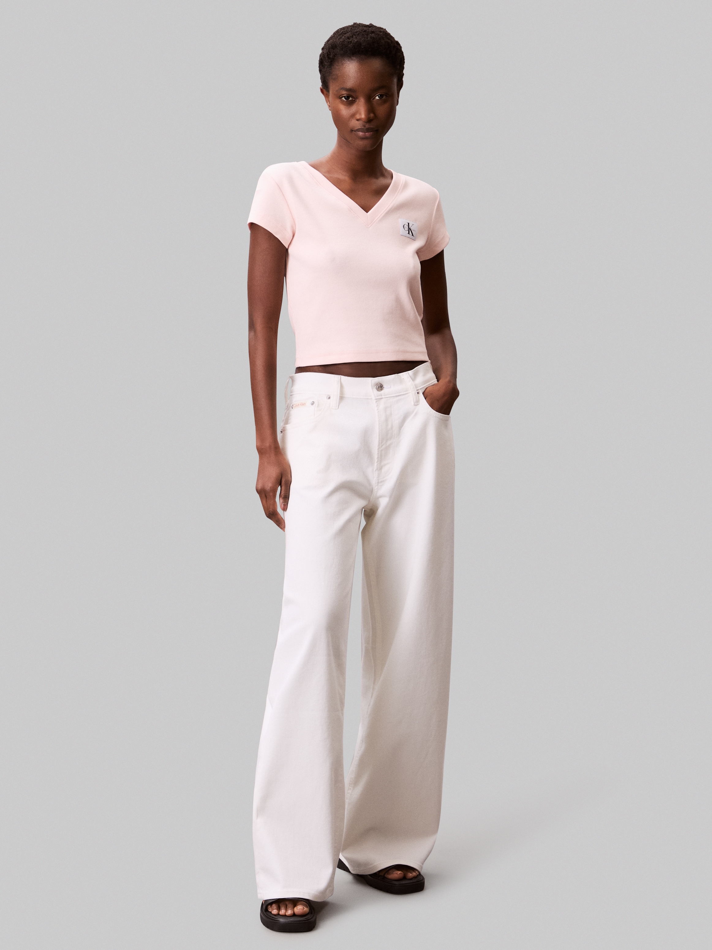 Calvin Klein Jeans T-Shirt »A- SS WOVEN LABEL RIB VNECK TEE«, mit gewebtem Label