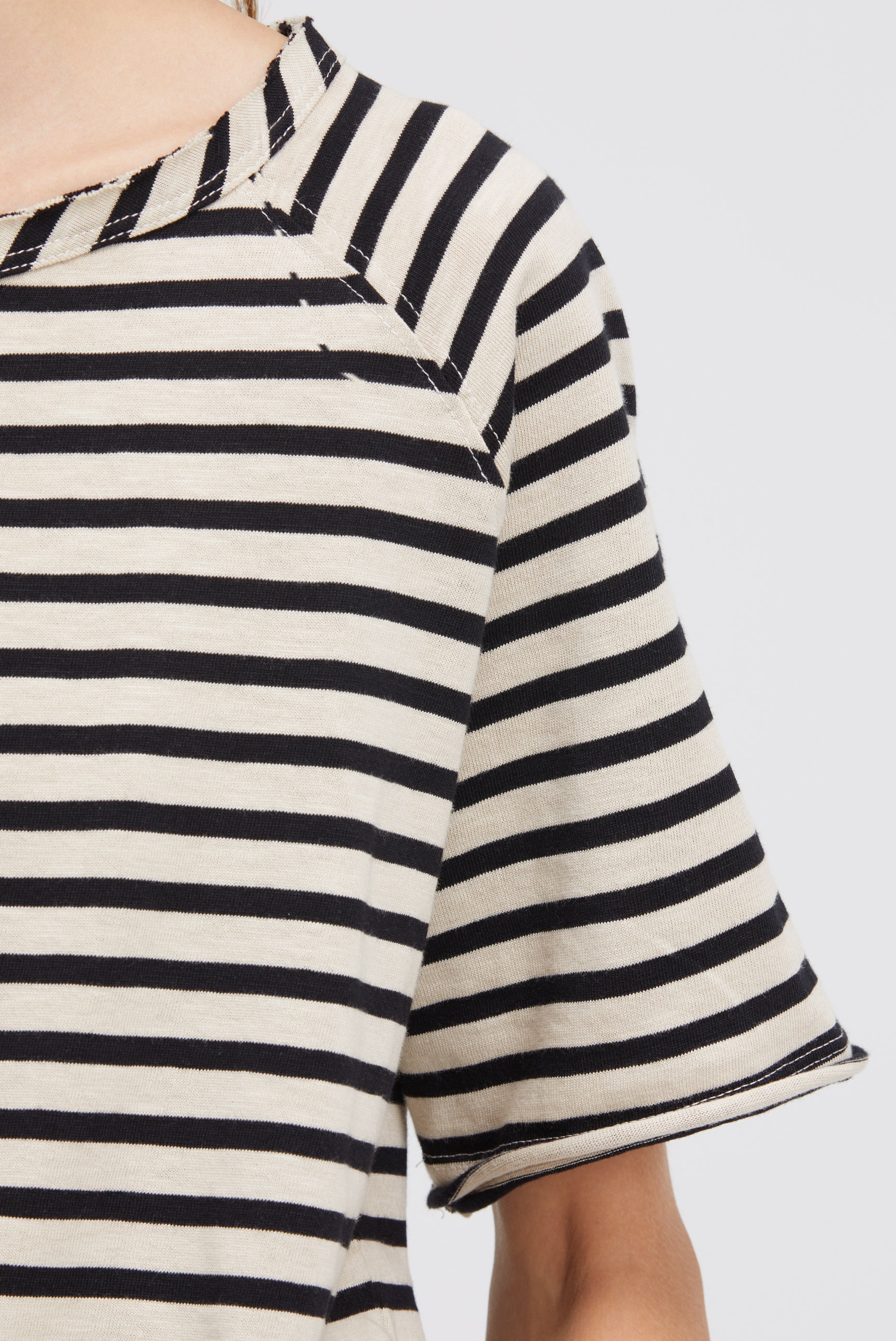 Smith & Soul Rundhalsshirt, mit offener Kante am Ausschnitt