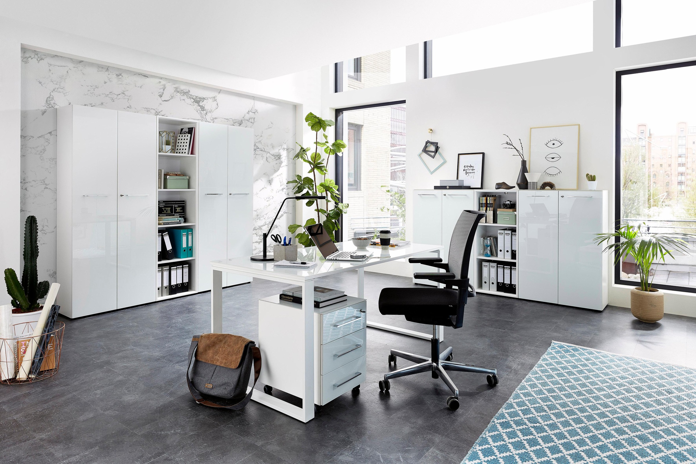 GERMANIA Schreibtisch »GW-Monteria«, mit Glasauflage, Metallkufen, Breite 160 cm, Made in Germany