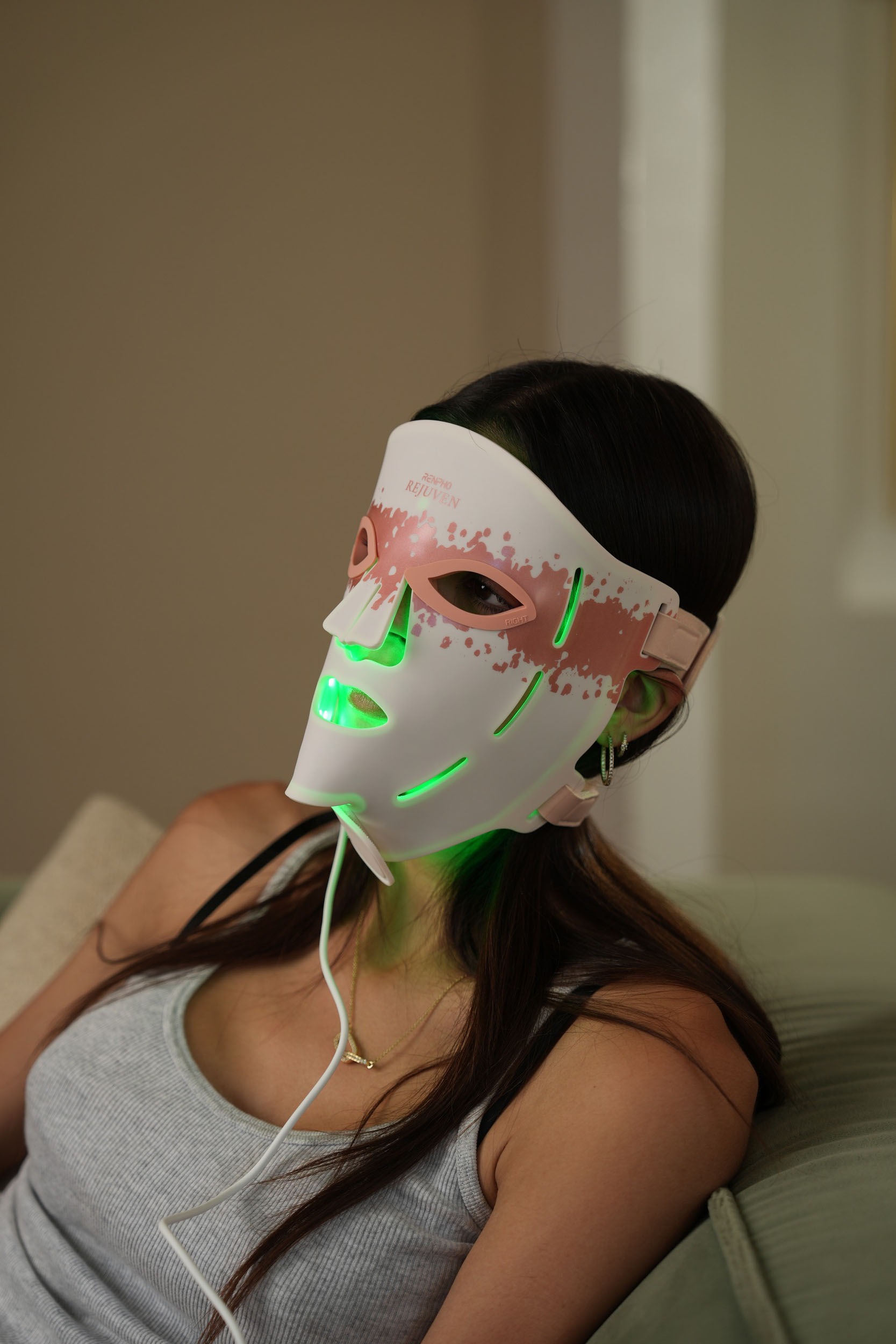 Renpho LED-Gesichtsmaske »Rejuven Artemis Blush LED Light Therapy Mask« 432 LEDs, 4 Farben/Modi, Controller, Akku, Kopfband