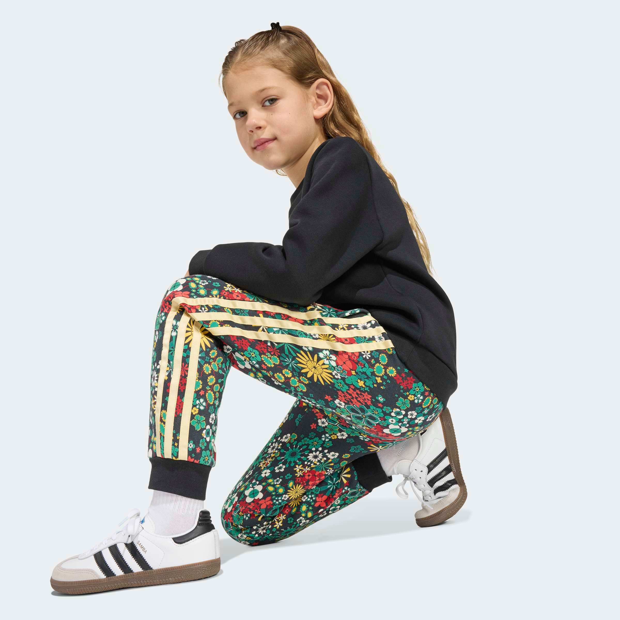 adidas Originals Trainingsanzug »ADIDAS ORIGINALS X LIBERTY LONDON SET MIT RUNDHALSAUSSCHNITT« 2 tlg.