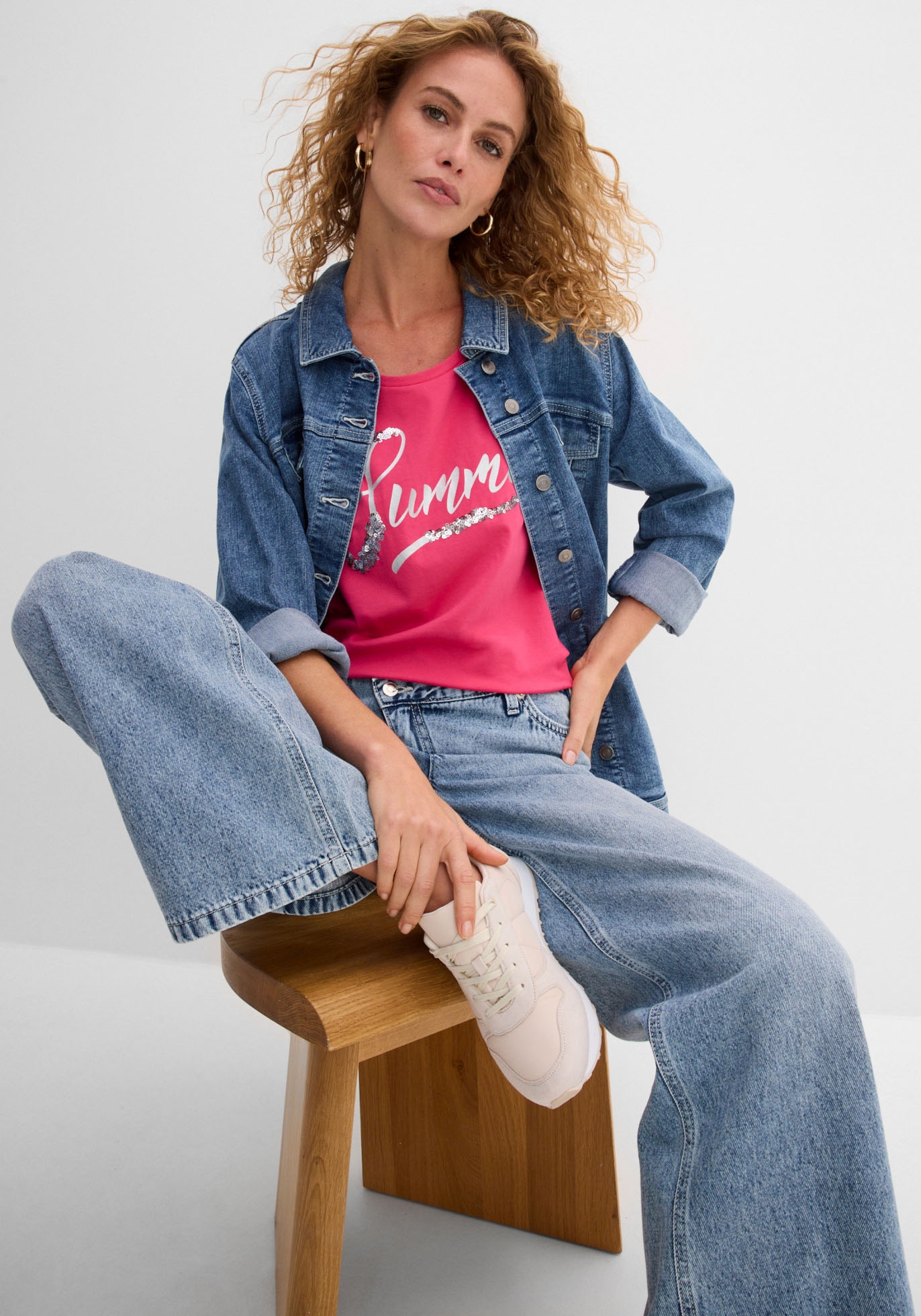 bonprix T-Shirt »Shirt mit Pailletten« lockere Passform, Kurzarm, aus Baumwolle