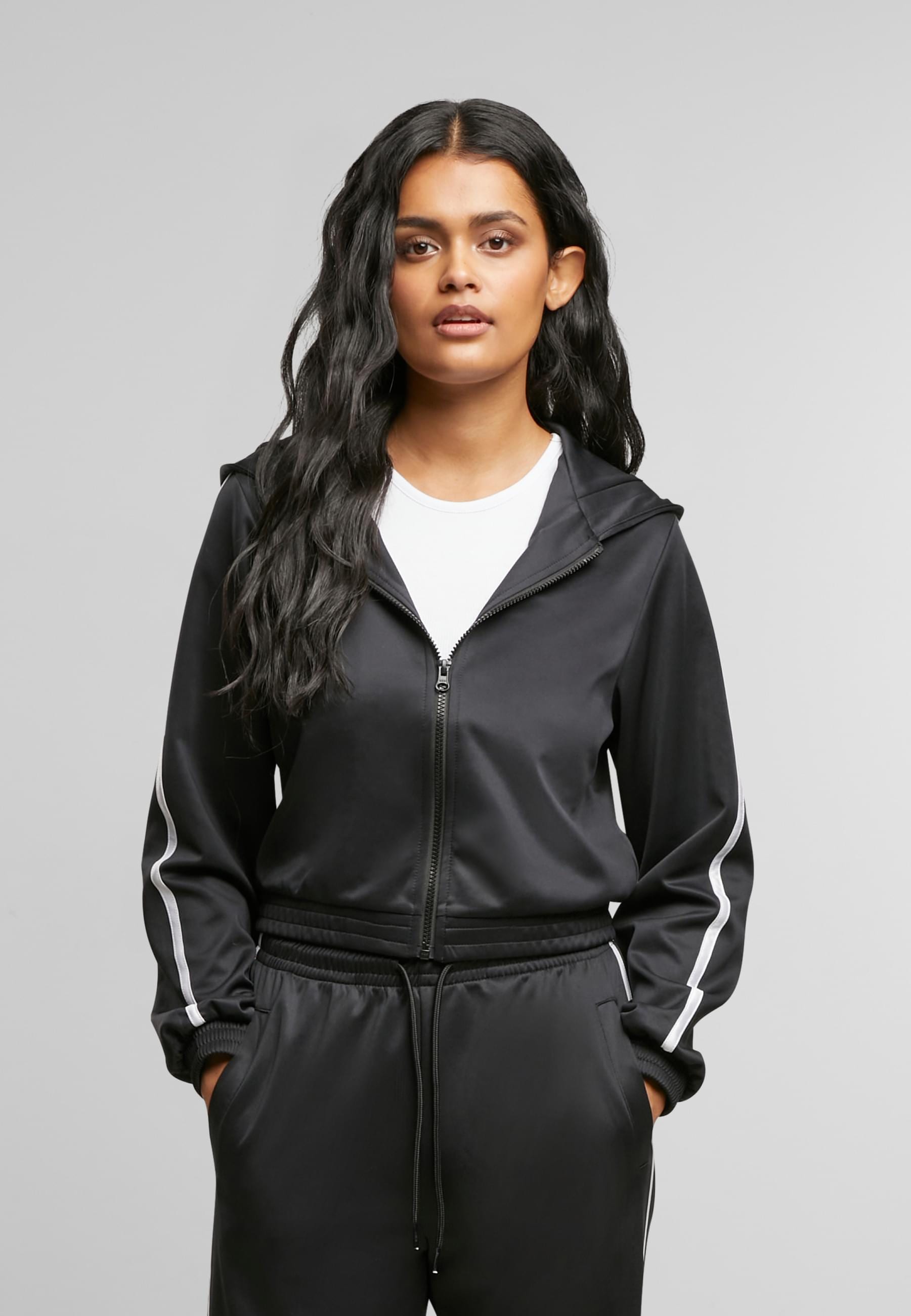 URBAN CLASSICS Trainingsjacke »Urban Classics Ladies Cropped Track Jacket«, (1 St.), mit Kapuze