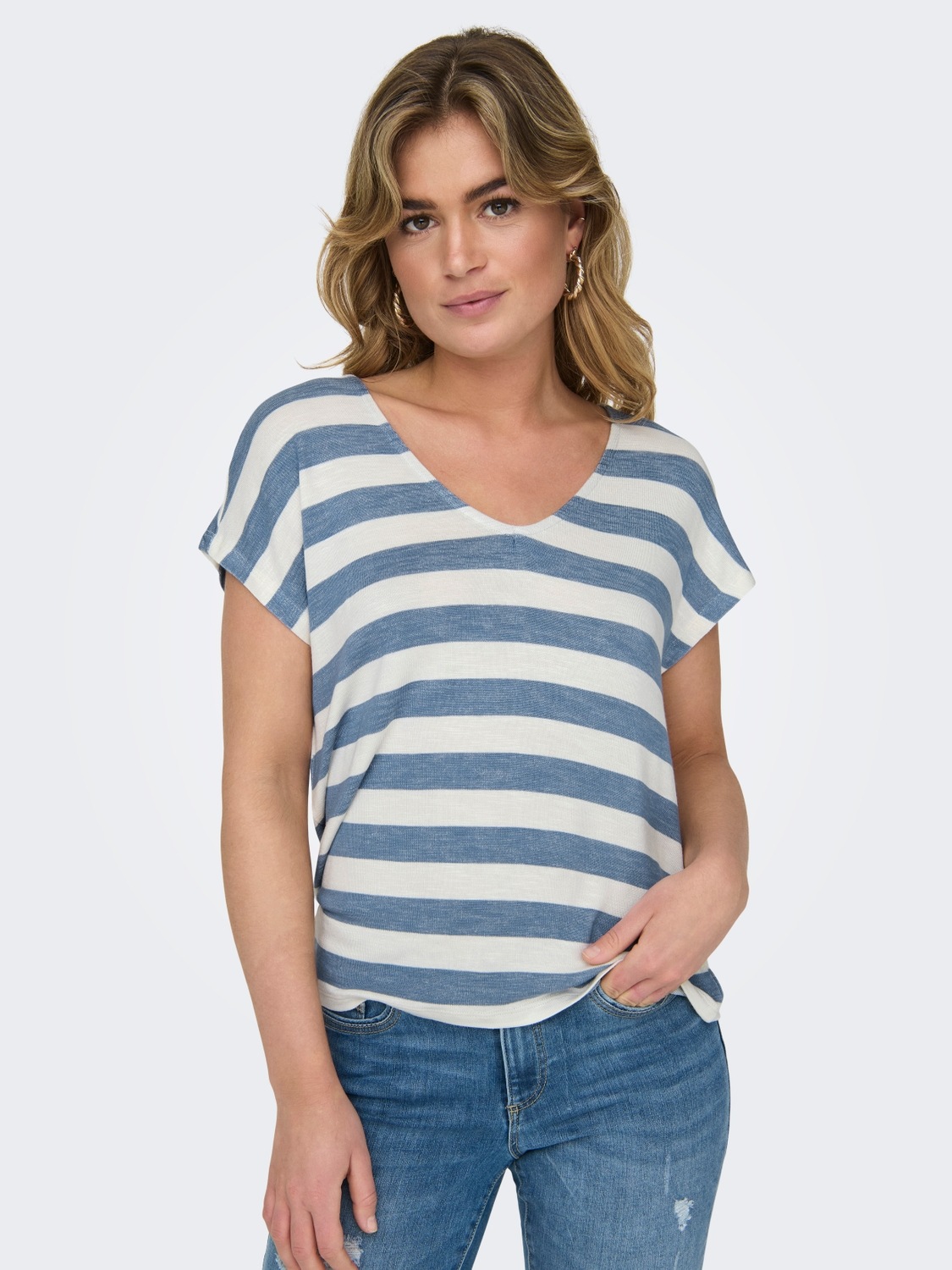 ONLY V-Shirt »ONLLIRA LIFE S/S V-NECK TOP JRS NOOS«