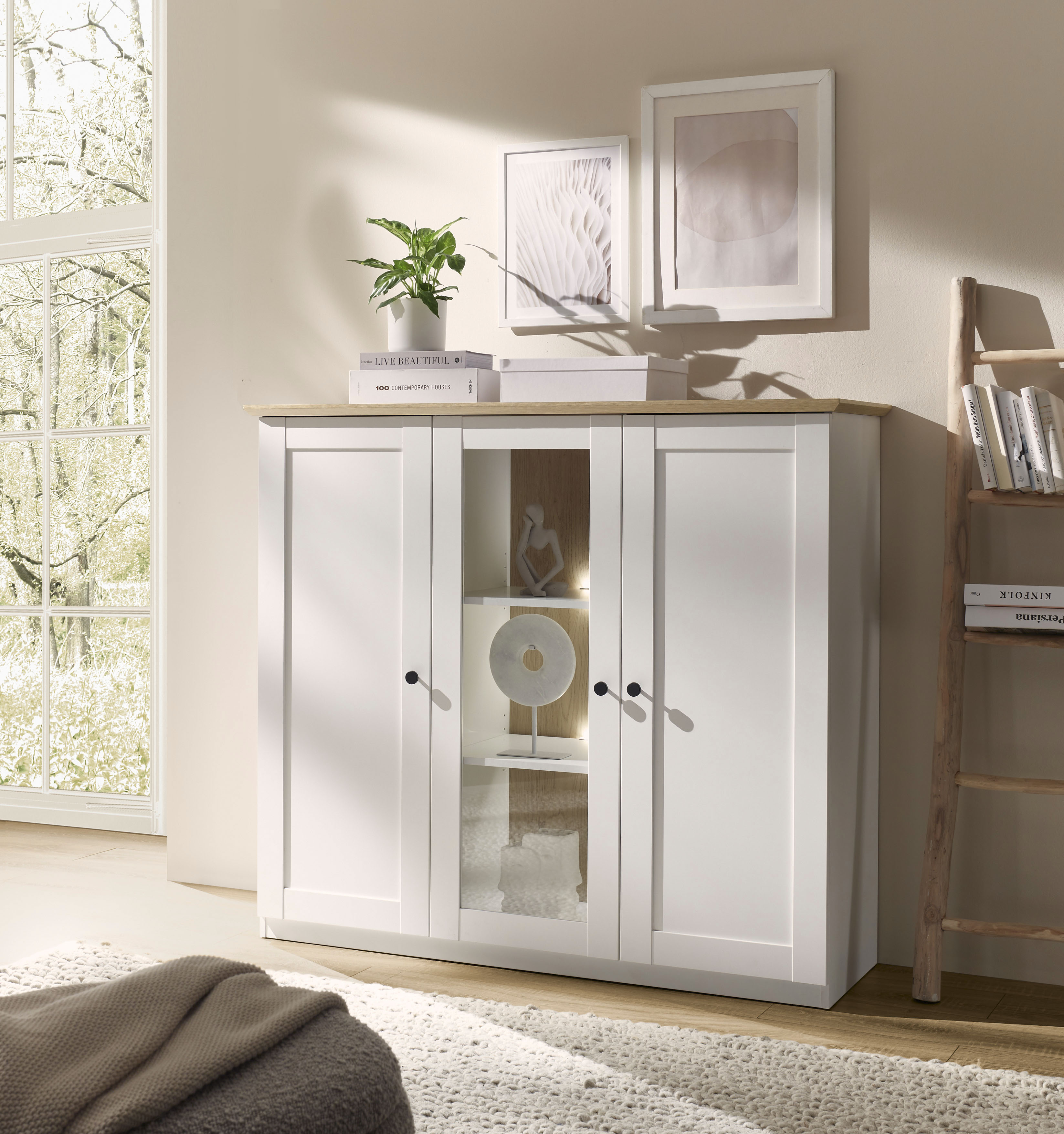 OTTO home Highboard "Brest, Schrank im Landhausstil, Sideboard, zeitloses Stauraumelement" schwarze Metallgriffe, ausreichend Stauraum, Glastür, 139 cm breit