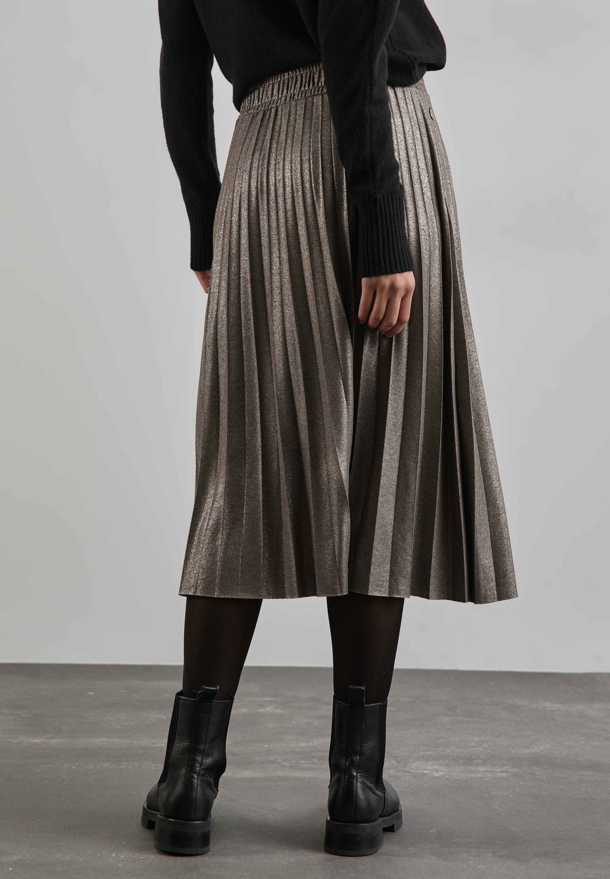 STREET ONE Plisseerock glänzend, mit Stretch und Viskose