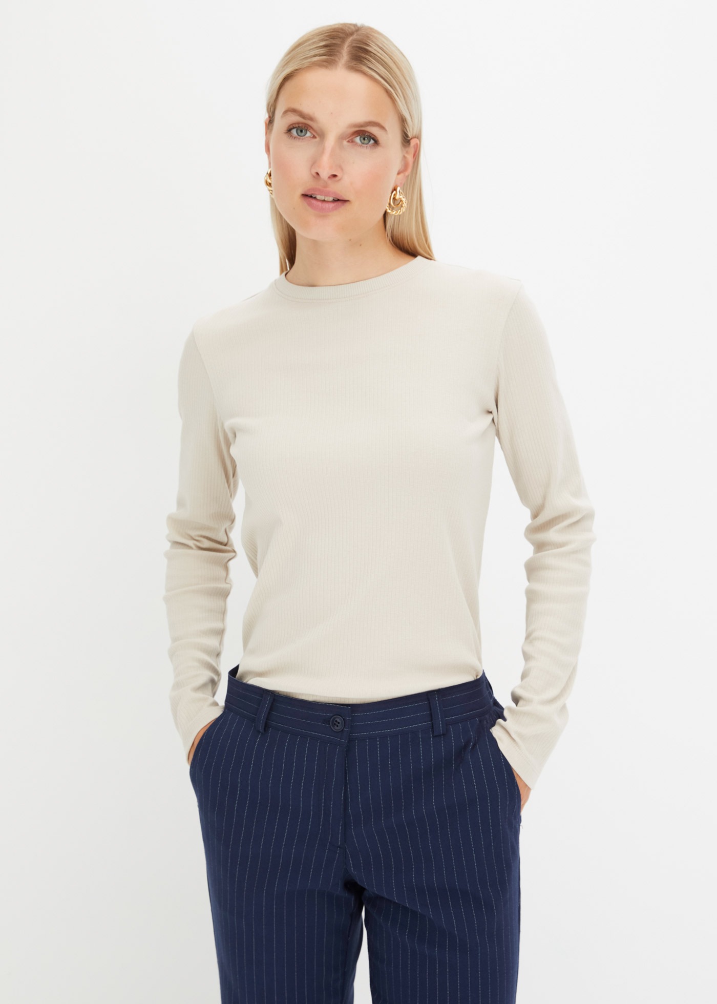 bonprix Langarmshirt "Geripptes Langarmshirt aus reiner Baumwolle" Slim fit Passform, ohne Kragen, aus reiner Baumwolle, unifarben