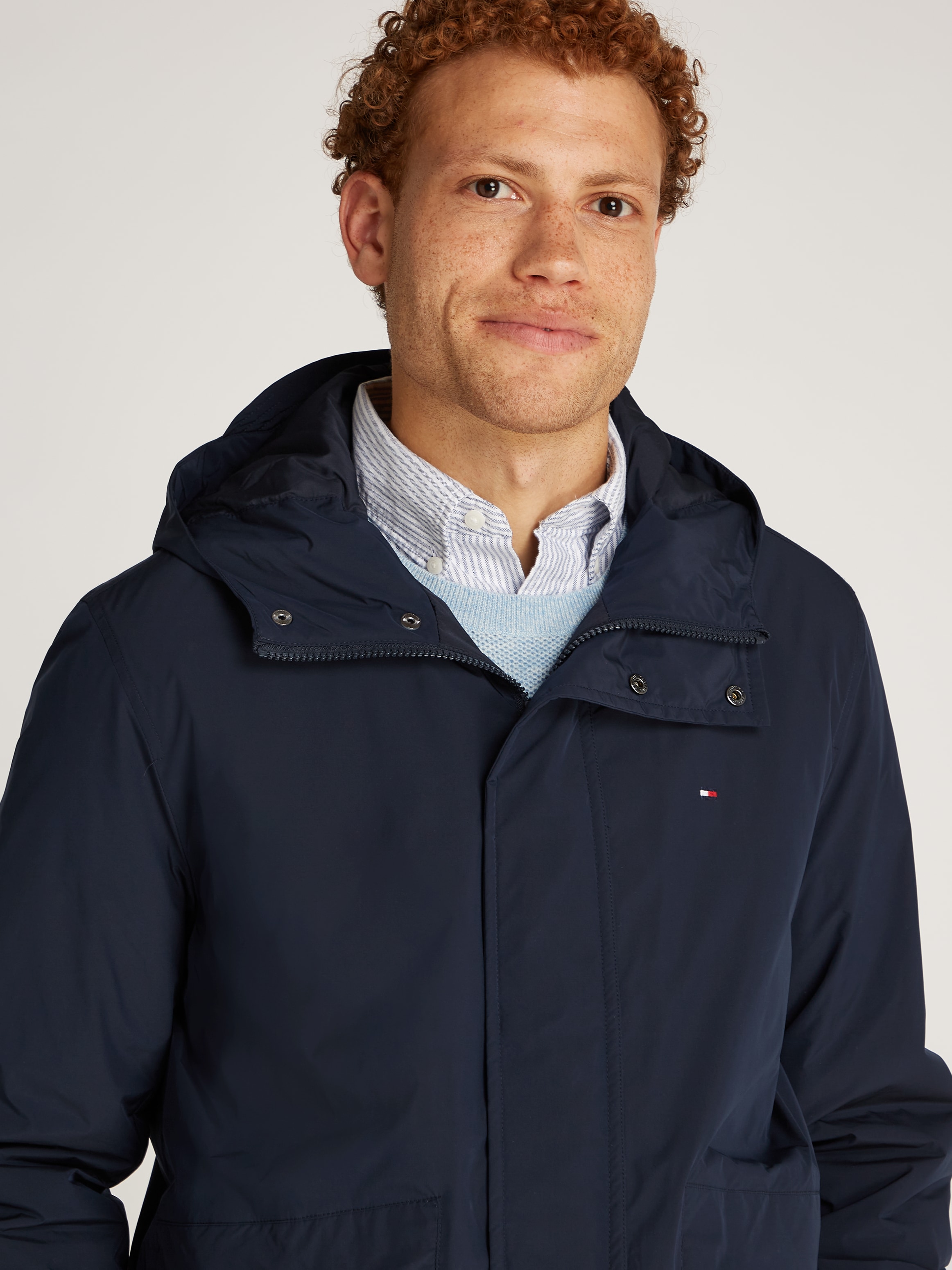 Tommy Hilfiger Outdoorjacke »LW PACKABLE HOODED JKT«, mit Kapuze, mit Logostickerei