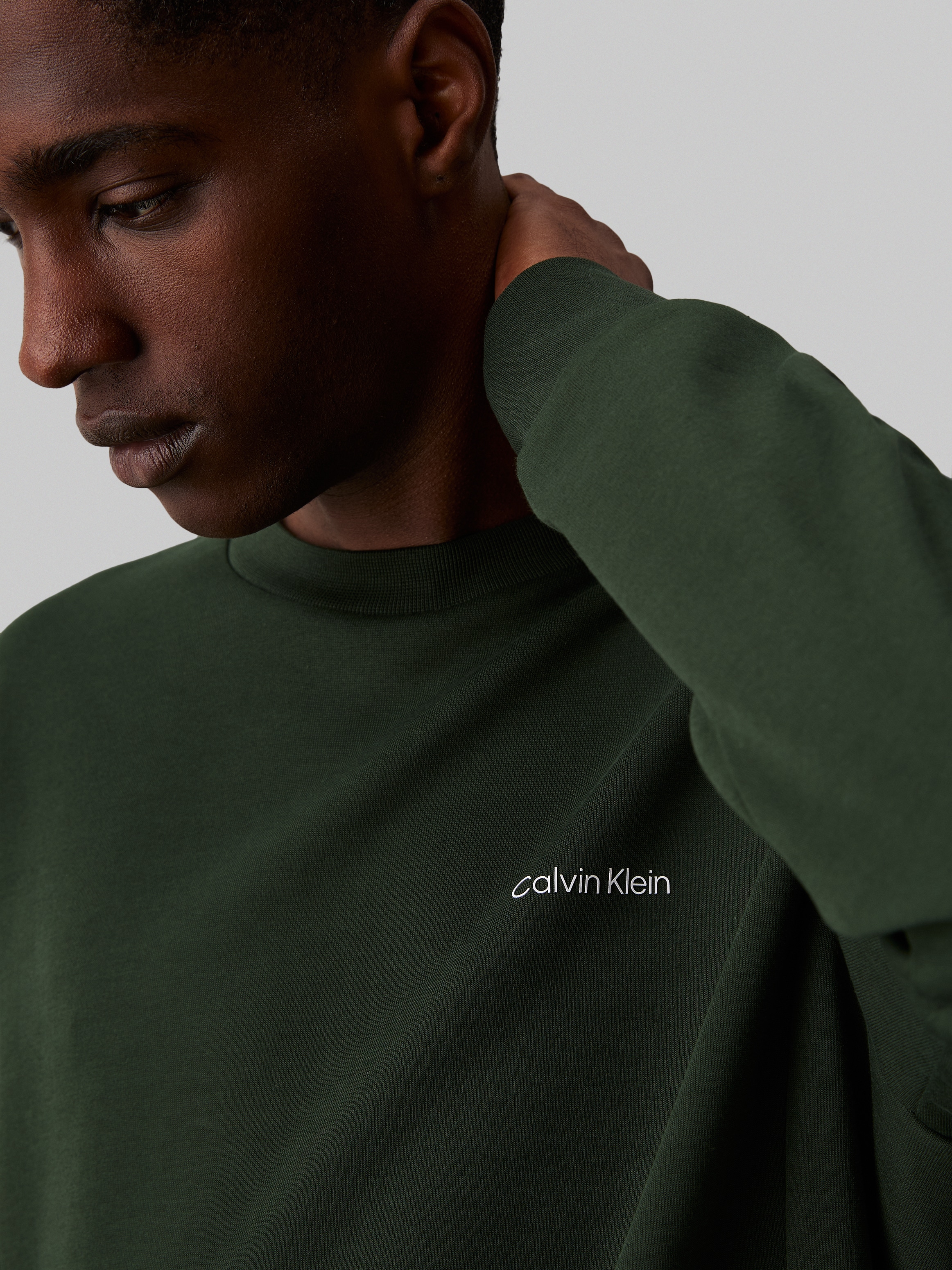 Calvin Klein Sweatshirt »MICRO LOGO REPREVE SWEATSHIRT«, mit halsnahmen Rundhalsausschnitt