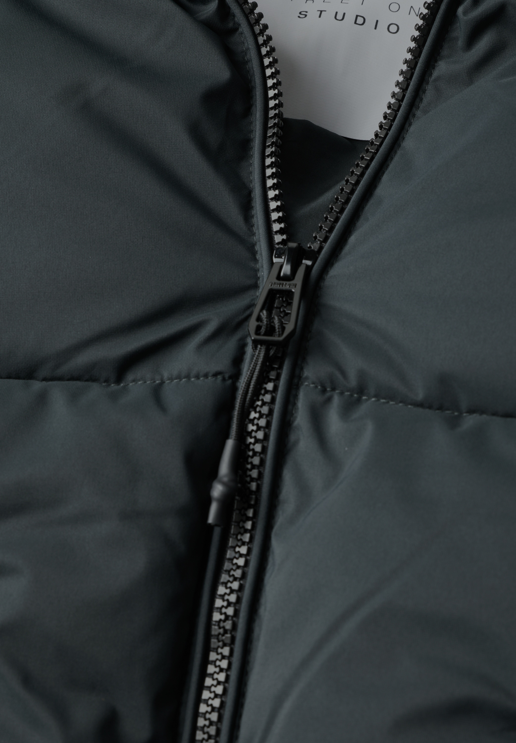 STREET ONE STUDIO Steppjacke mit Kapuze mit moderner Steppung