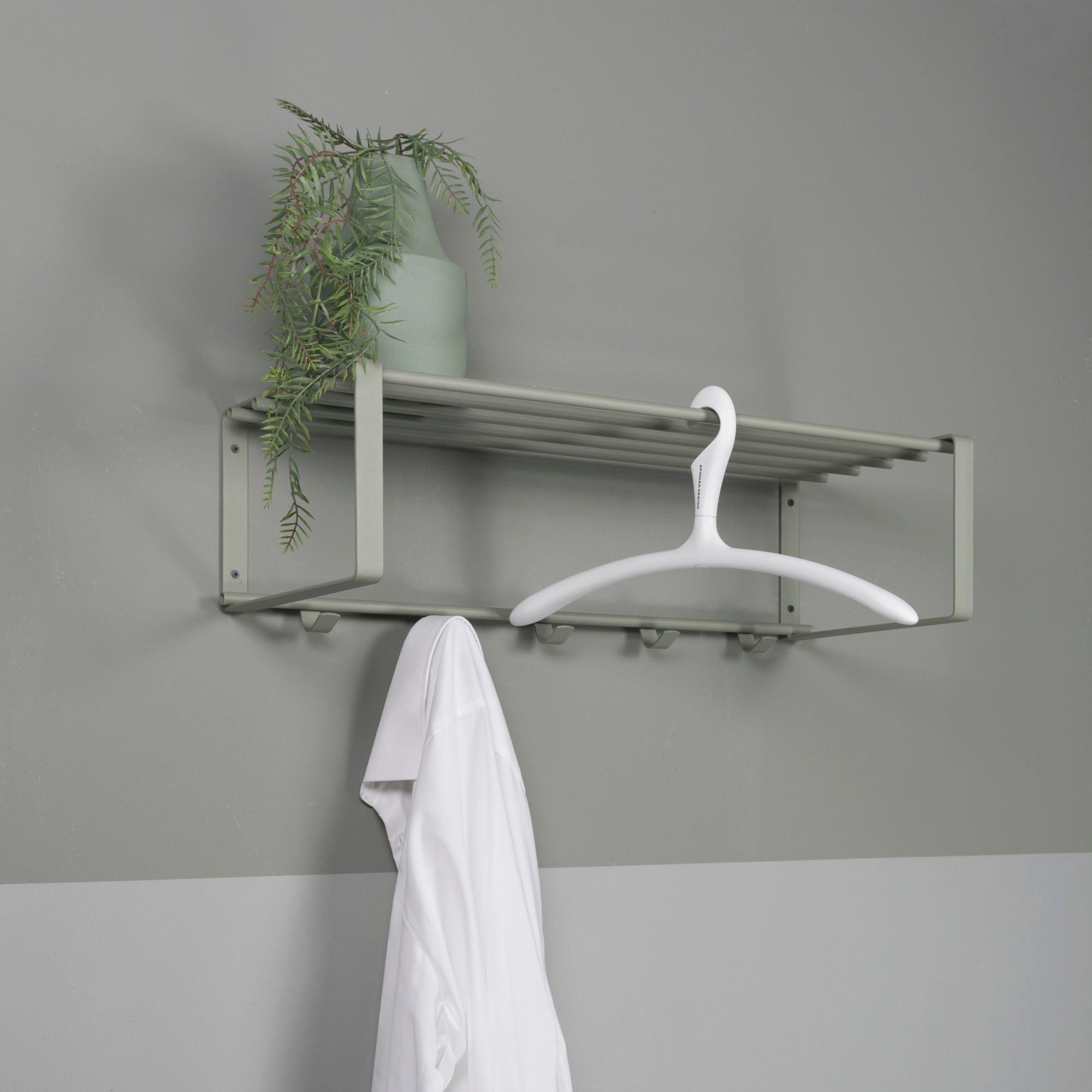 Spinder Design Garderobenleiste "REX" Wandgarderobe aus Stahl mit Hutablage günstig online kaufen
