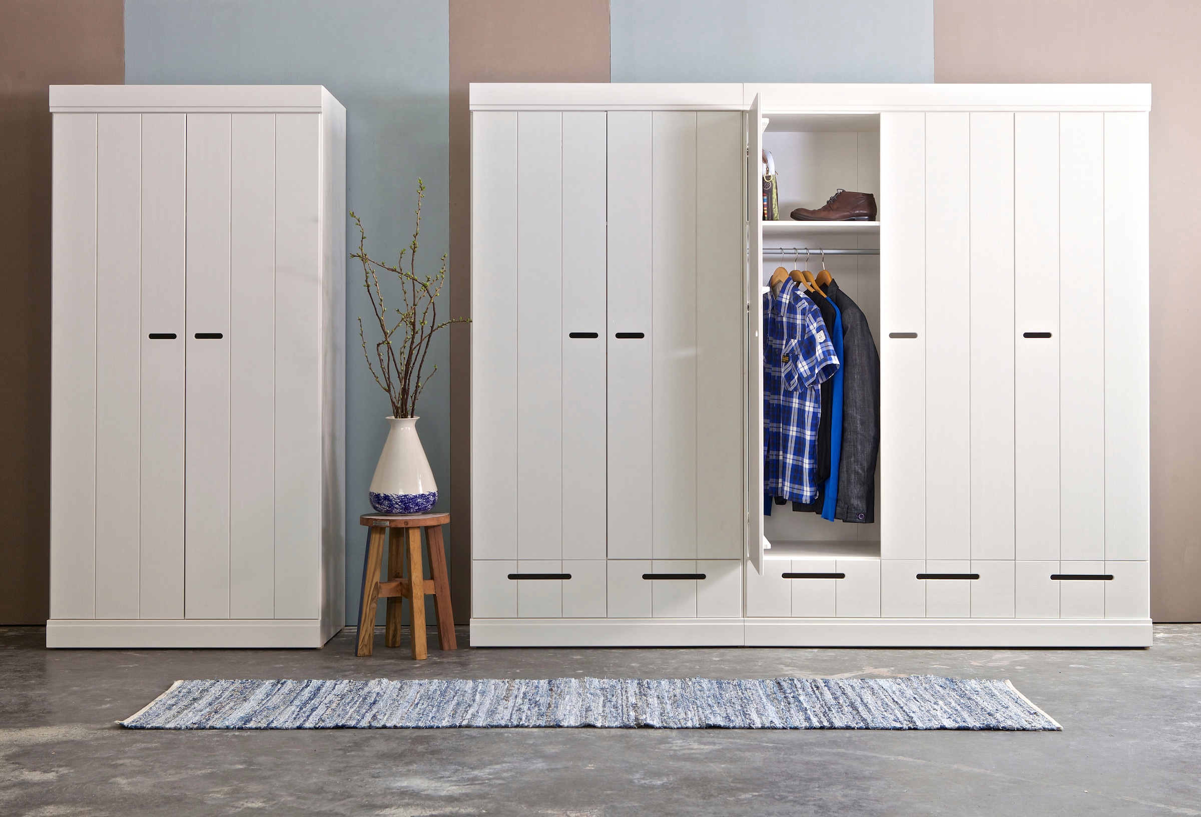 WOOOD Kleiderschrank »Connect mit Streifen-Türen mit Schlitzen (3-türig)« FSC® Massivkiefer, Melamin-Innenraum