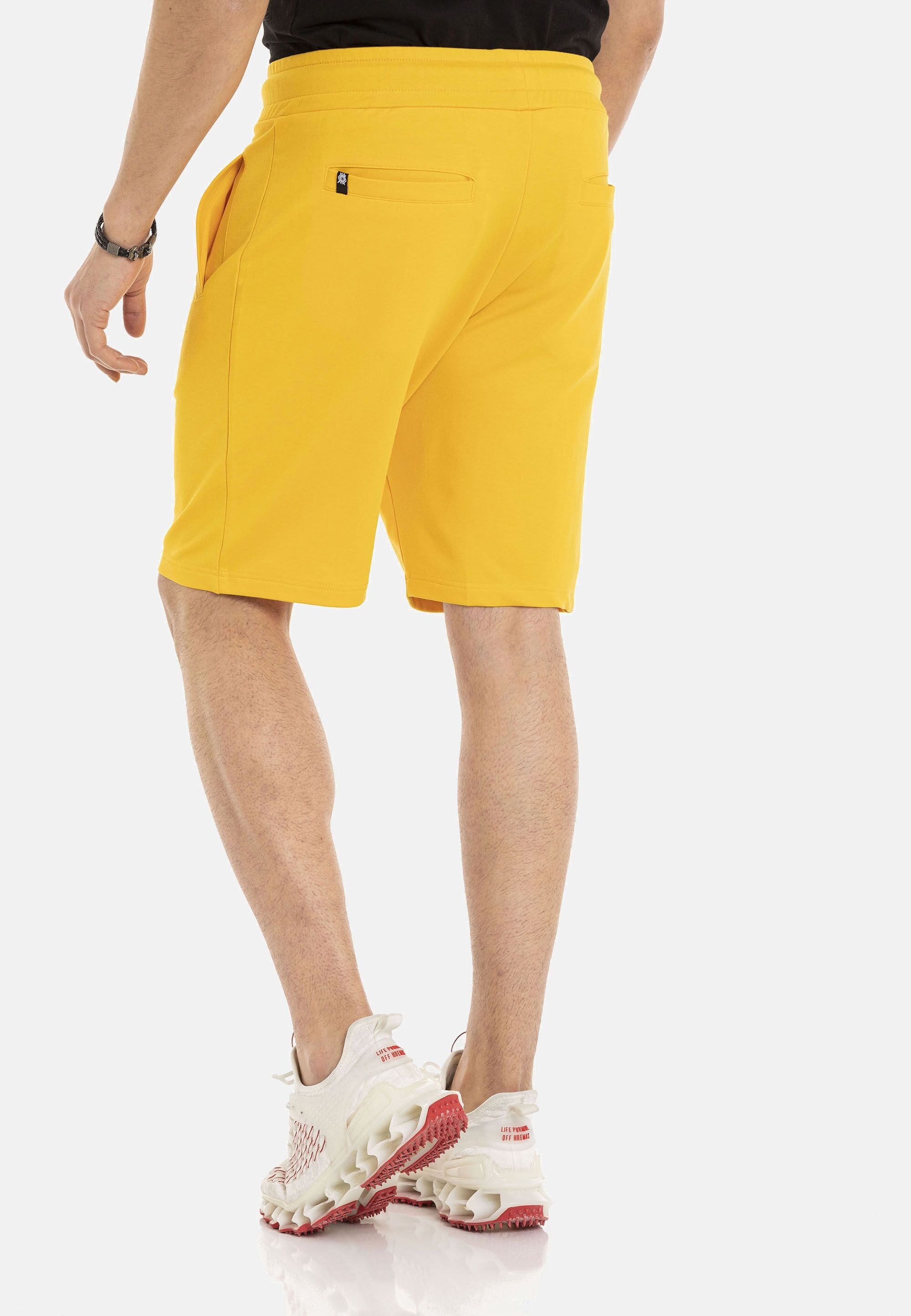 Cipo & Baxx Stoffhose »Shorts«, elastischer Bund mit Kordelzug