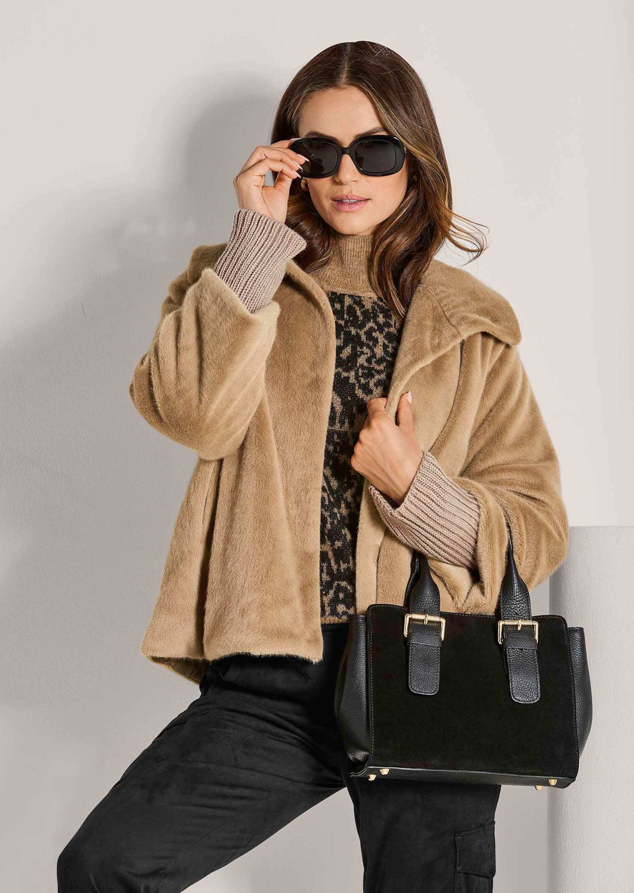 MADELEINE Kurzjacke »Kurzmantel Elegante Damenjacke in Felloptik«