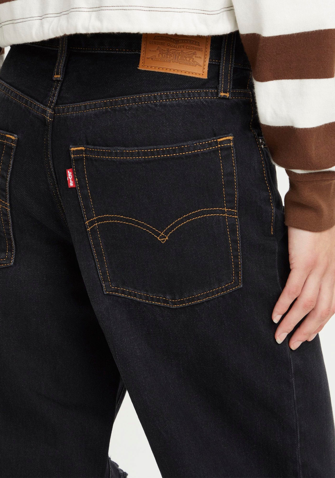 Levi's® Dad-Jeans »BAGGY DAD«, im Baggy Style mit Destroyed Effekten