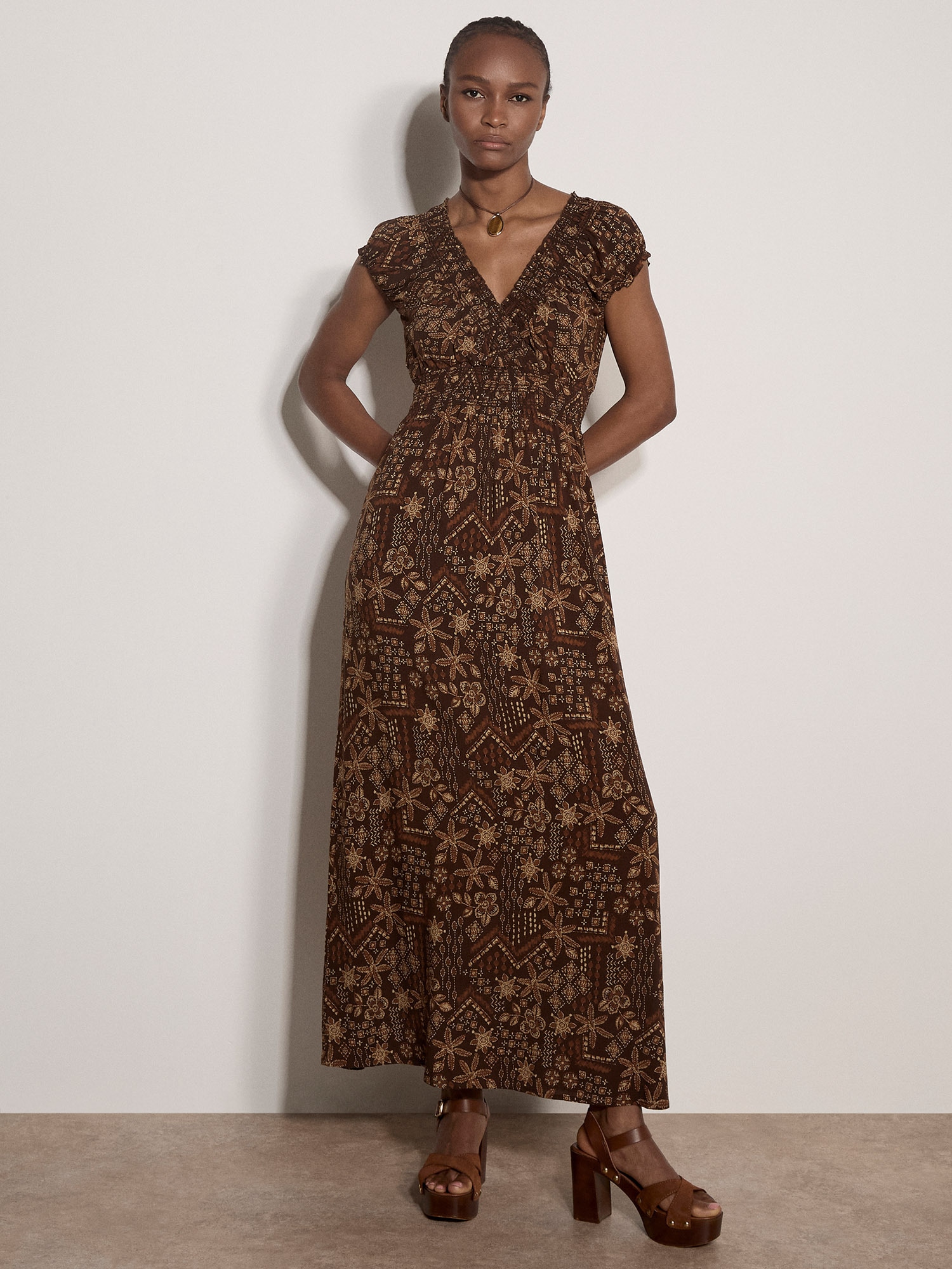 Apricot Maxikleid »Batik-Maxikleid mit Blumenmuster und Smokarbeit« Smokarbeit