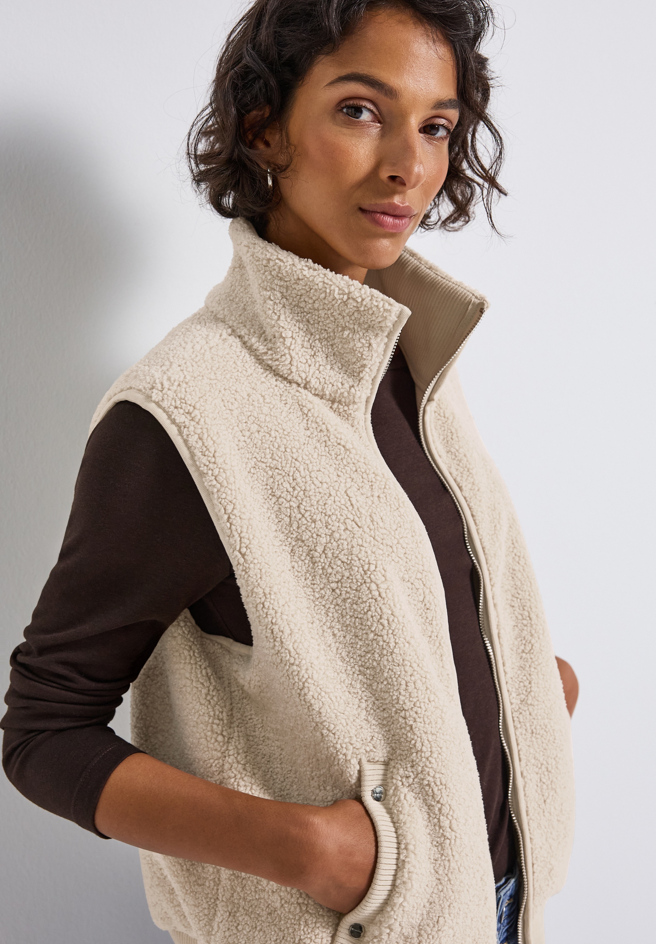 STREET ONE Fellweste, Teddy Weste mit Strickdetail günstig online kaufen