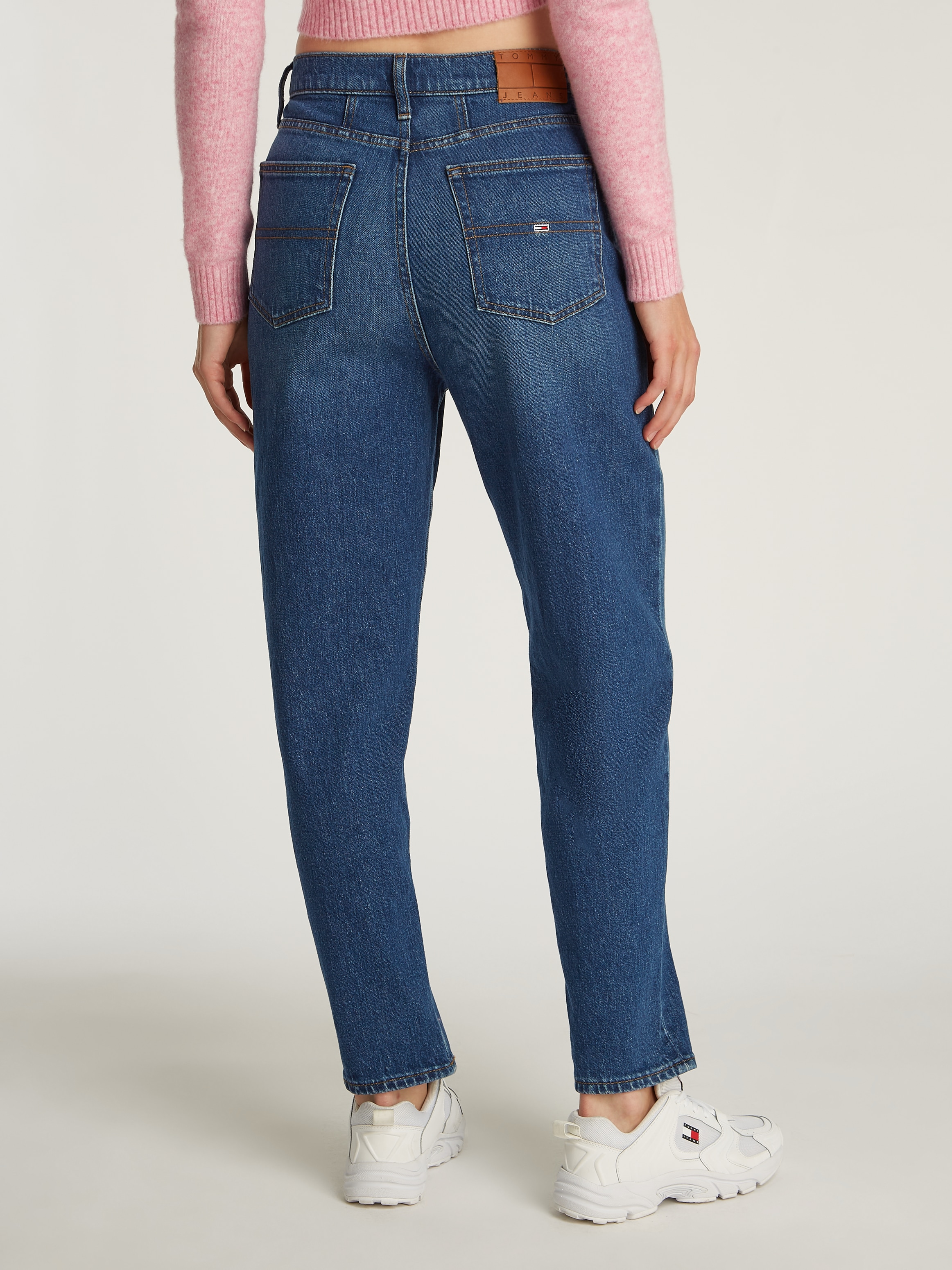 Tommy Jeans Mom-Jeans »Tommy Jeans - High waist - Mom-Jeans«, mit Logo-Stickereien