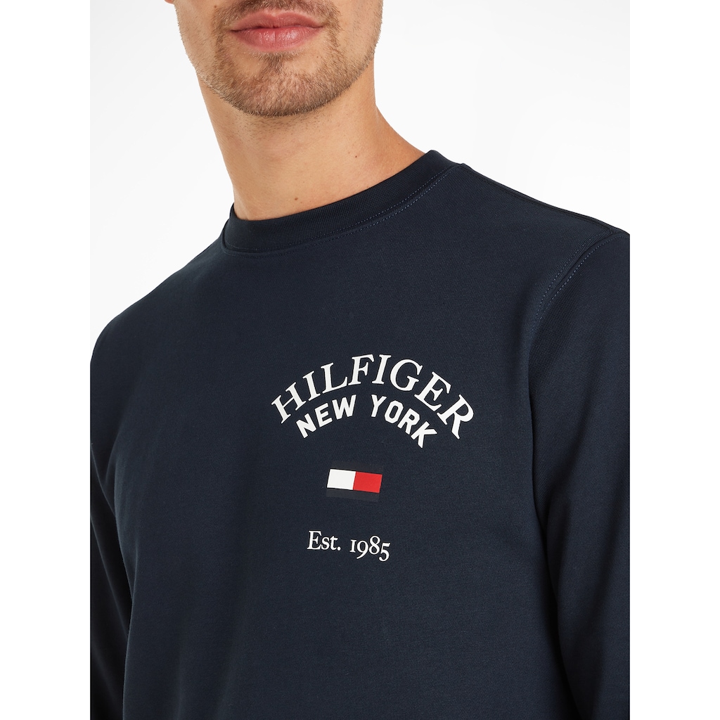 Tommy Hilfiger Sweatshirt »WCC ARCHED VARSITY SWEATSHIRT«, mit modischem Logodruck auf der Brust