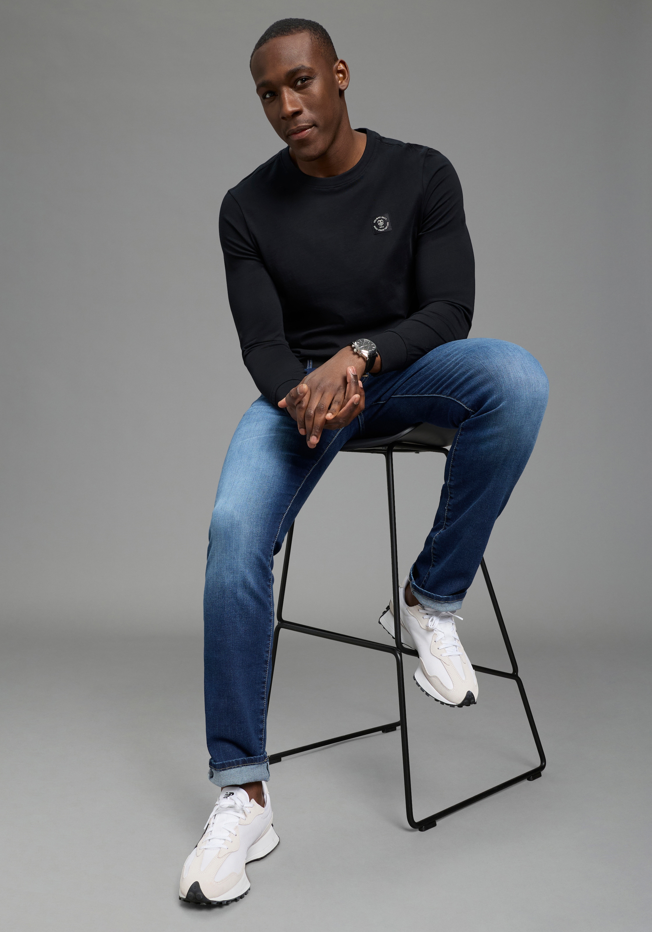 DELMAO Rundhalsshirt mit Markenlabel