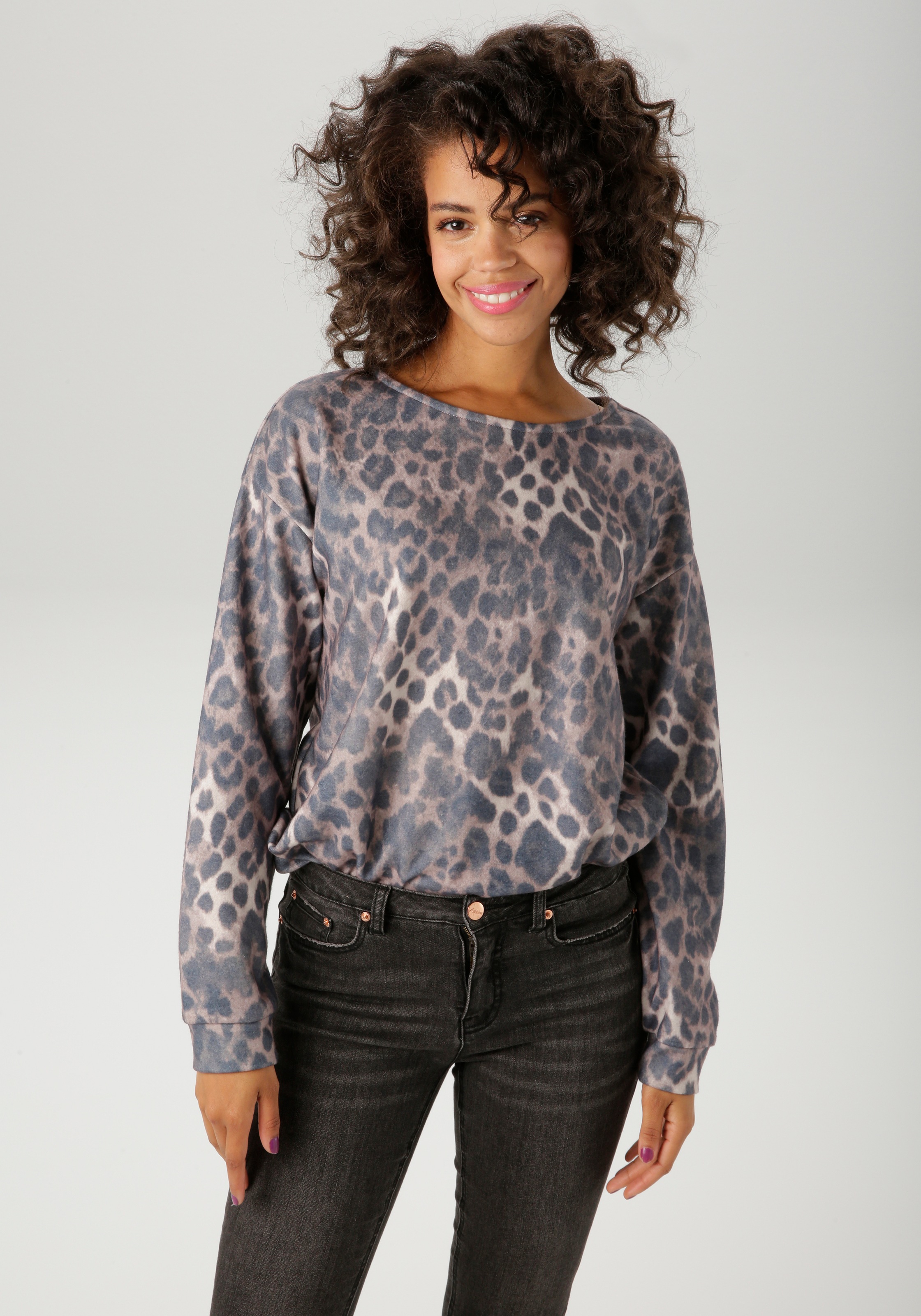Aniston CASUAL Sweatshirt, mit trendigem Leo-Druck - jedes Teil ein Unikat günstig online kaufen