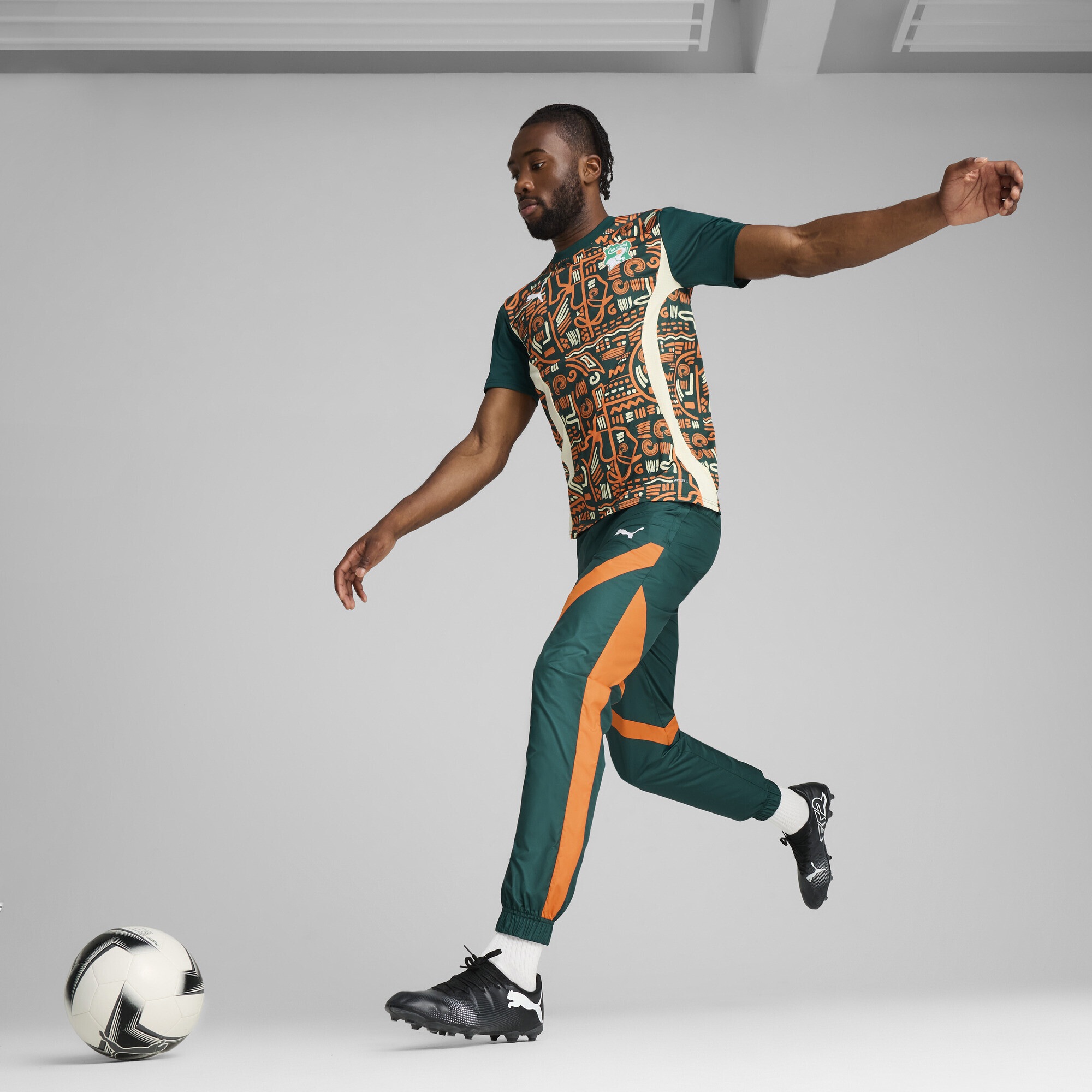 PUMA Sporthose »Elfenbeinküste 2025 Pre-match Gewebte Hose Herren«