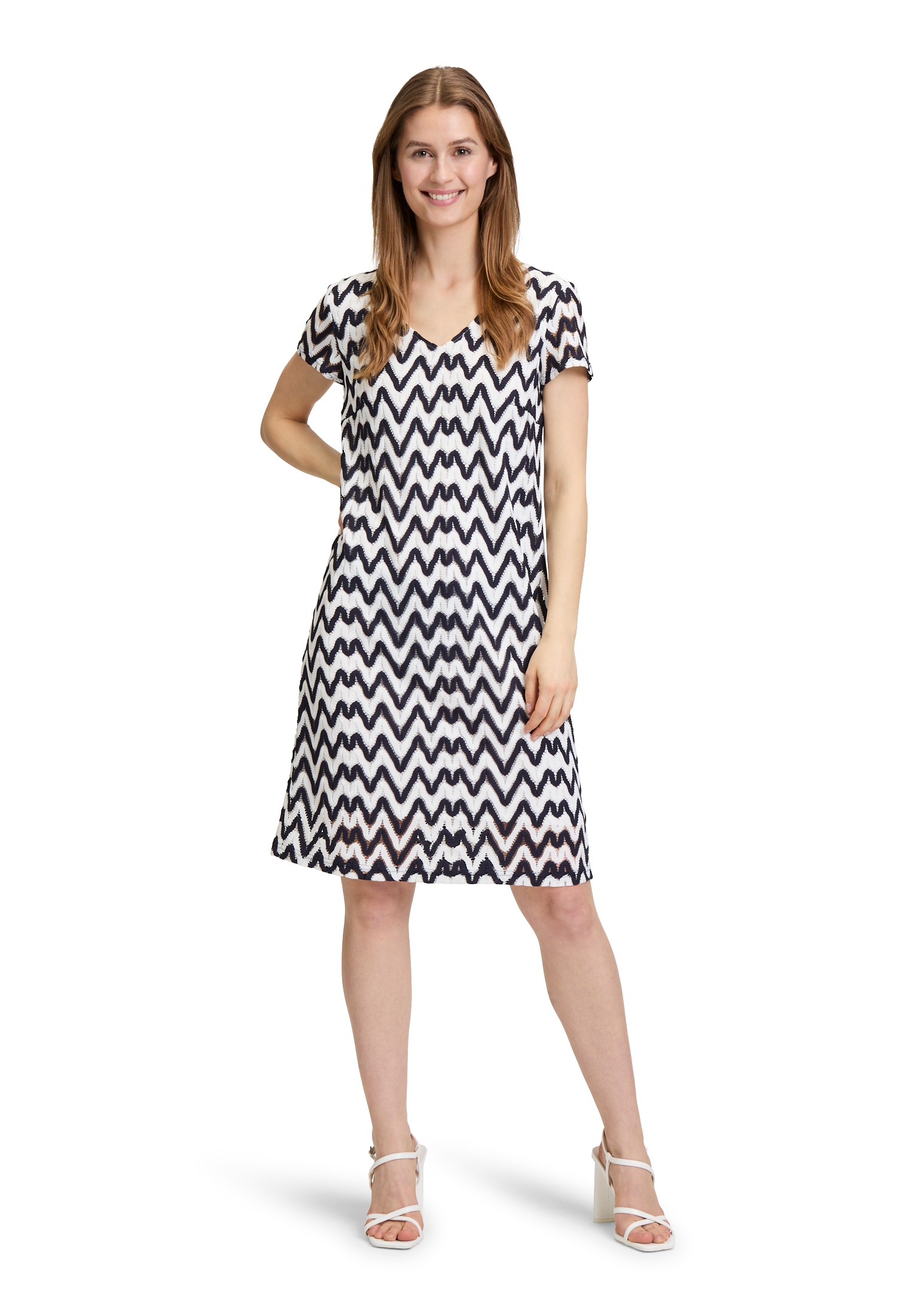 Betty Barclay Sommerkleid »Betty Barclay Sommerkleid mit V-Ausschnitt«, Form