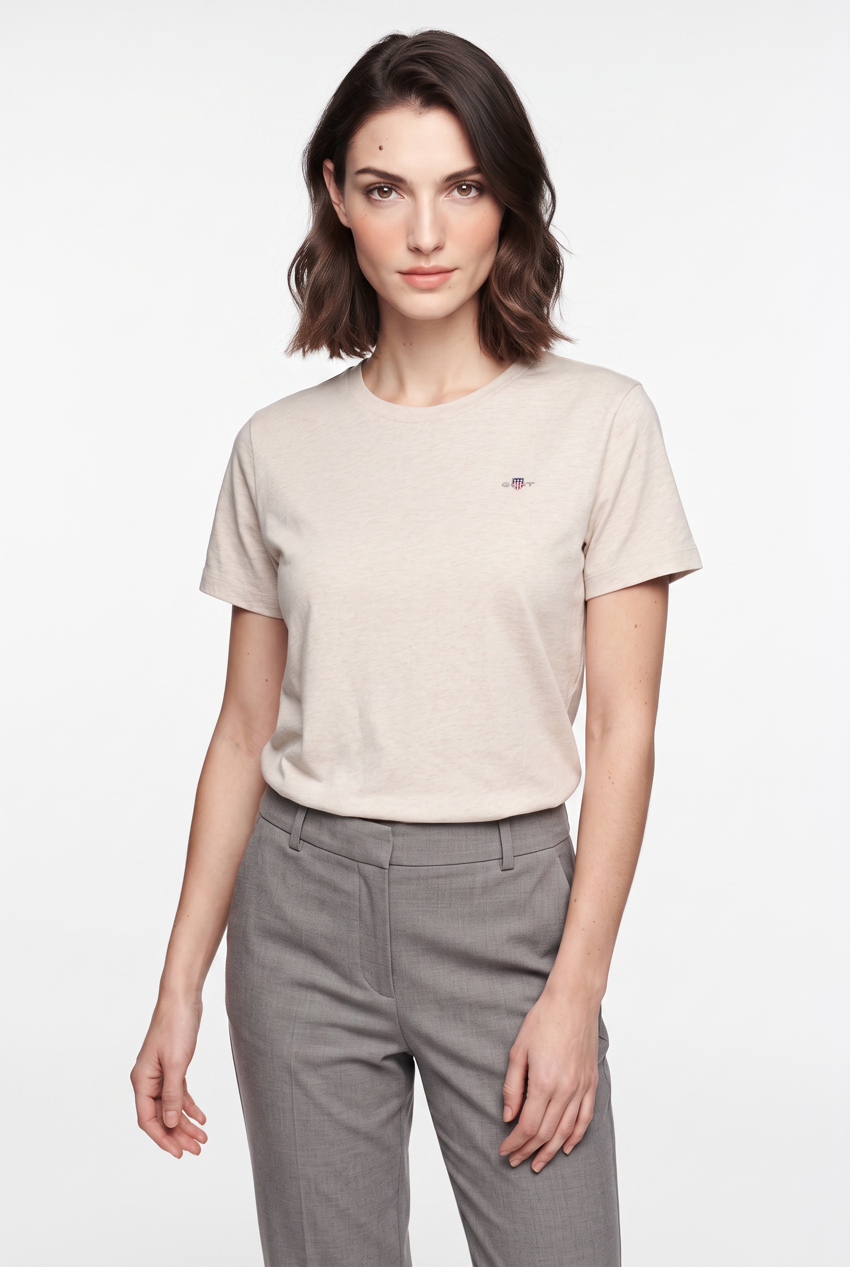 Gant T-Shirt "REG SHIELD KA T-SHIRT" mit einer kleinen aufgestickten Wappen-Grafik auf der Brust