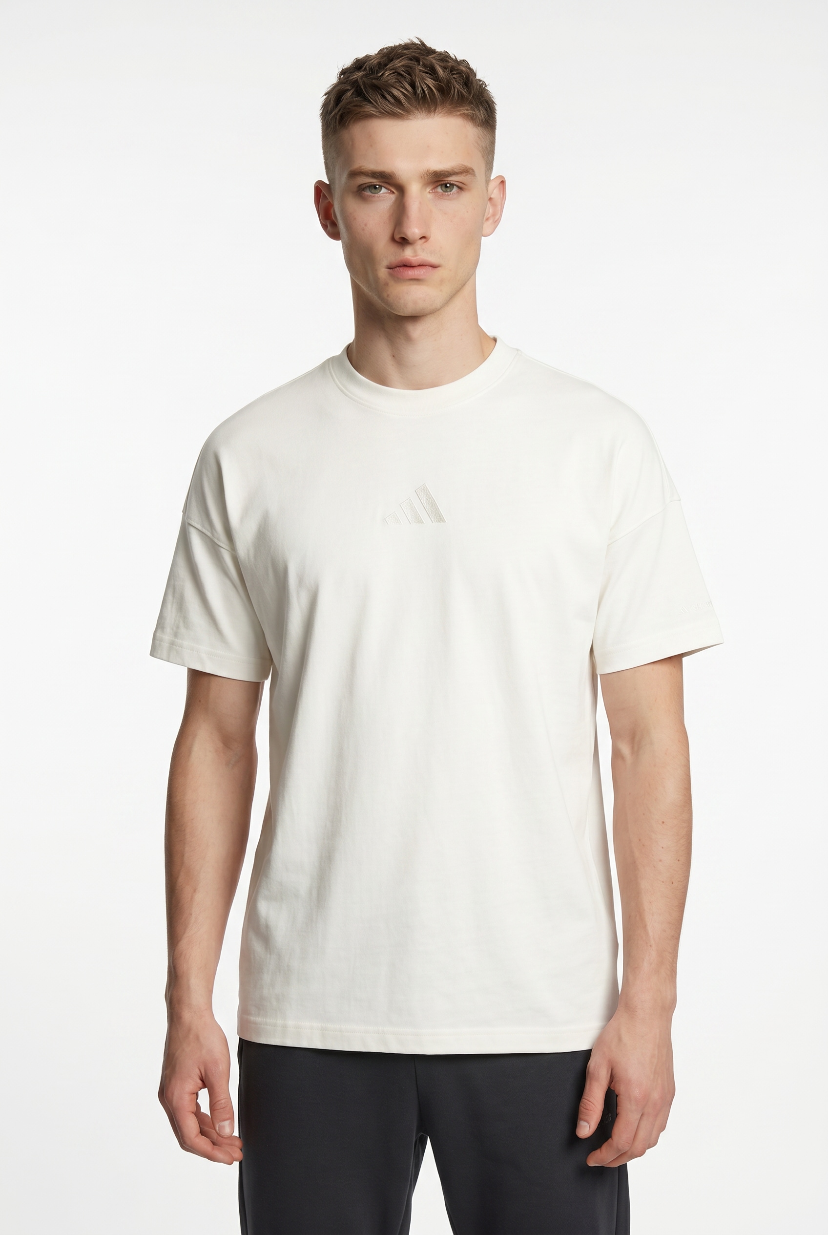 adidas Sportswear "M A SZN T" mit sportlichem Stil, Kurzarmdesign, ohne Verschluss, aus Baumwolle