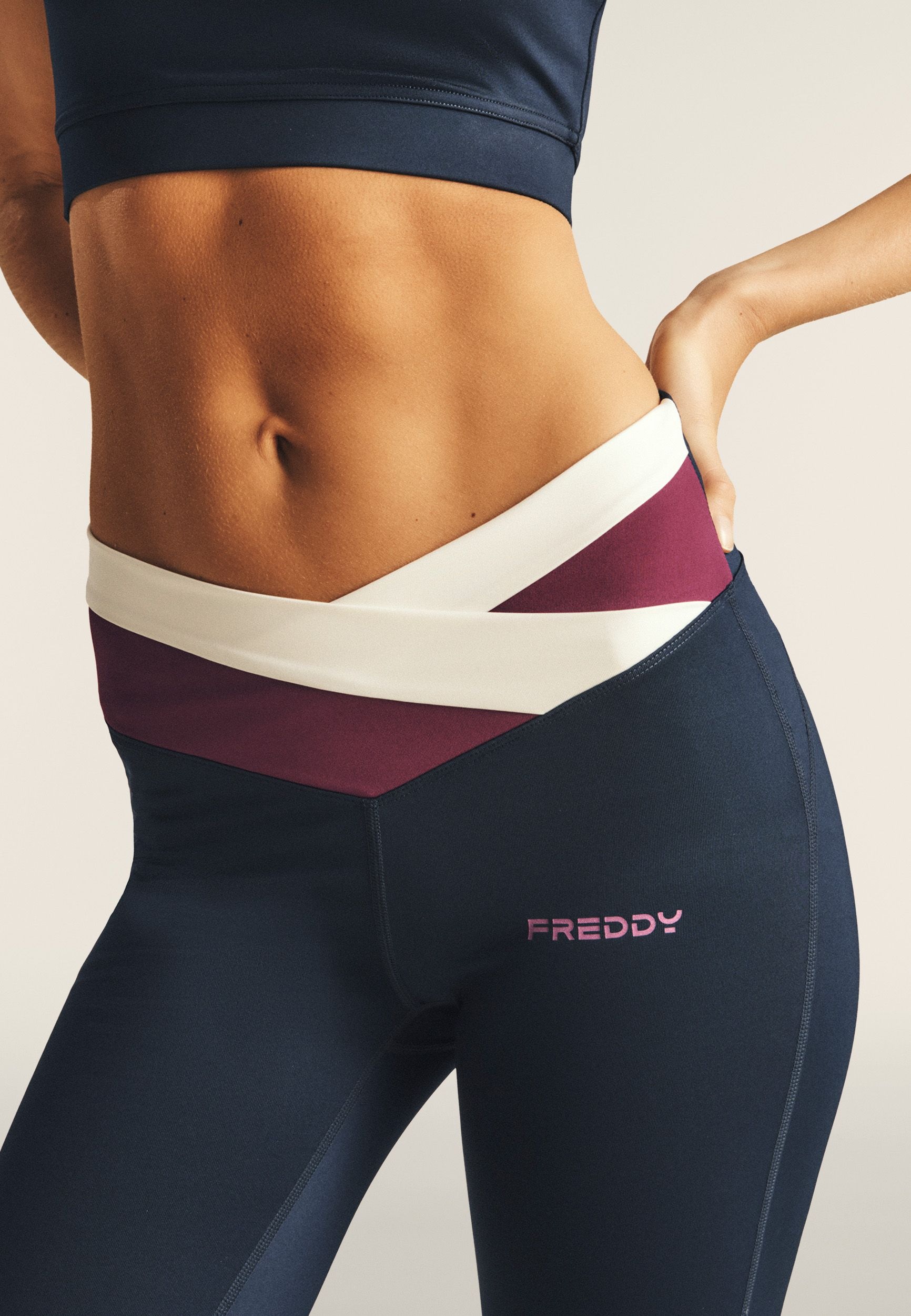 Freddy Jazzpants "SUPERFIT Leggings Flared High Waist", mit überkreuztem Bu günstig online kaufen
