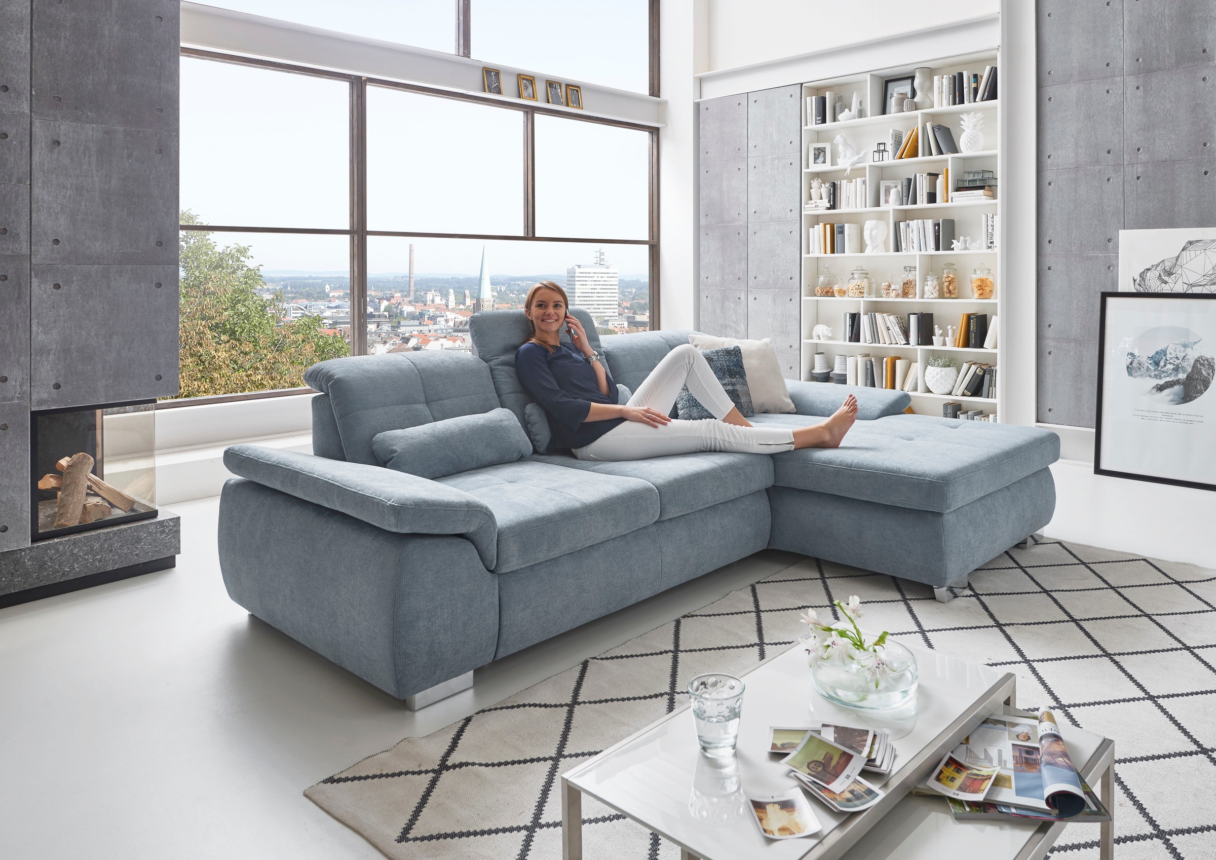 Die PlanBar Ecksofa »MP-IN16037 L-Form mit Federkern-Polsterung«, mit Sitztiefenverstellung & Zierkissen