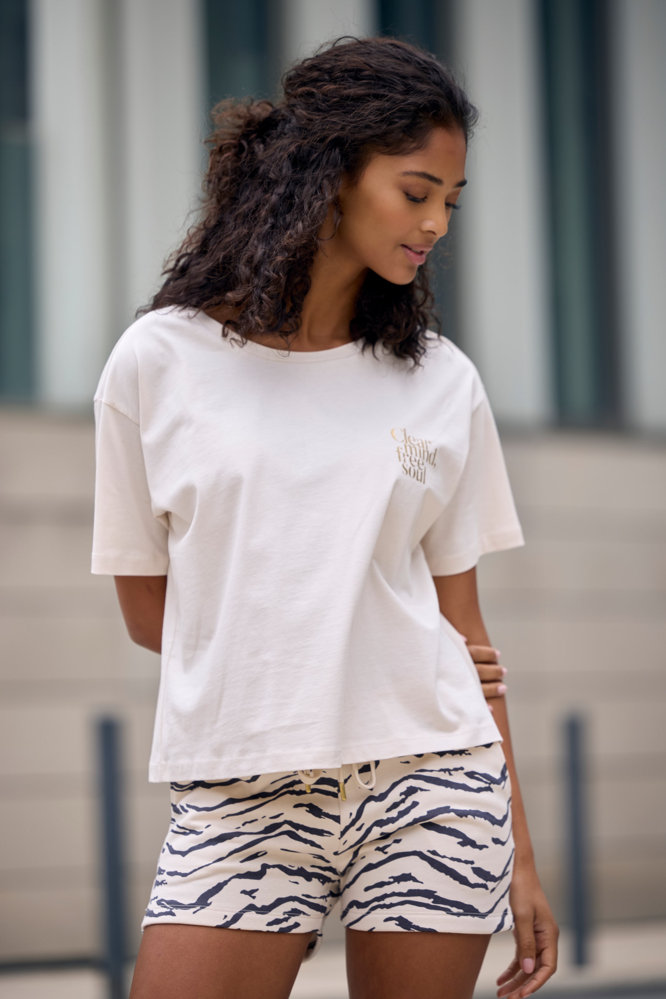 Buffalo T-Shirt, mit aufwendigen Foil Print vorn günstig online kaufen