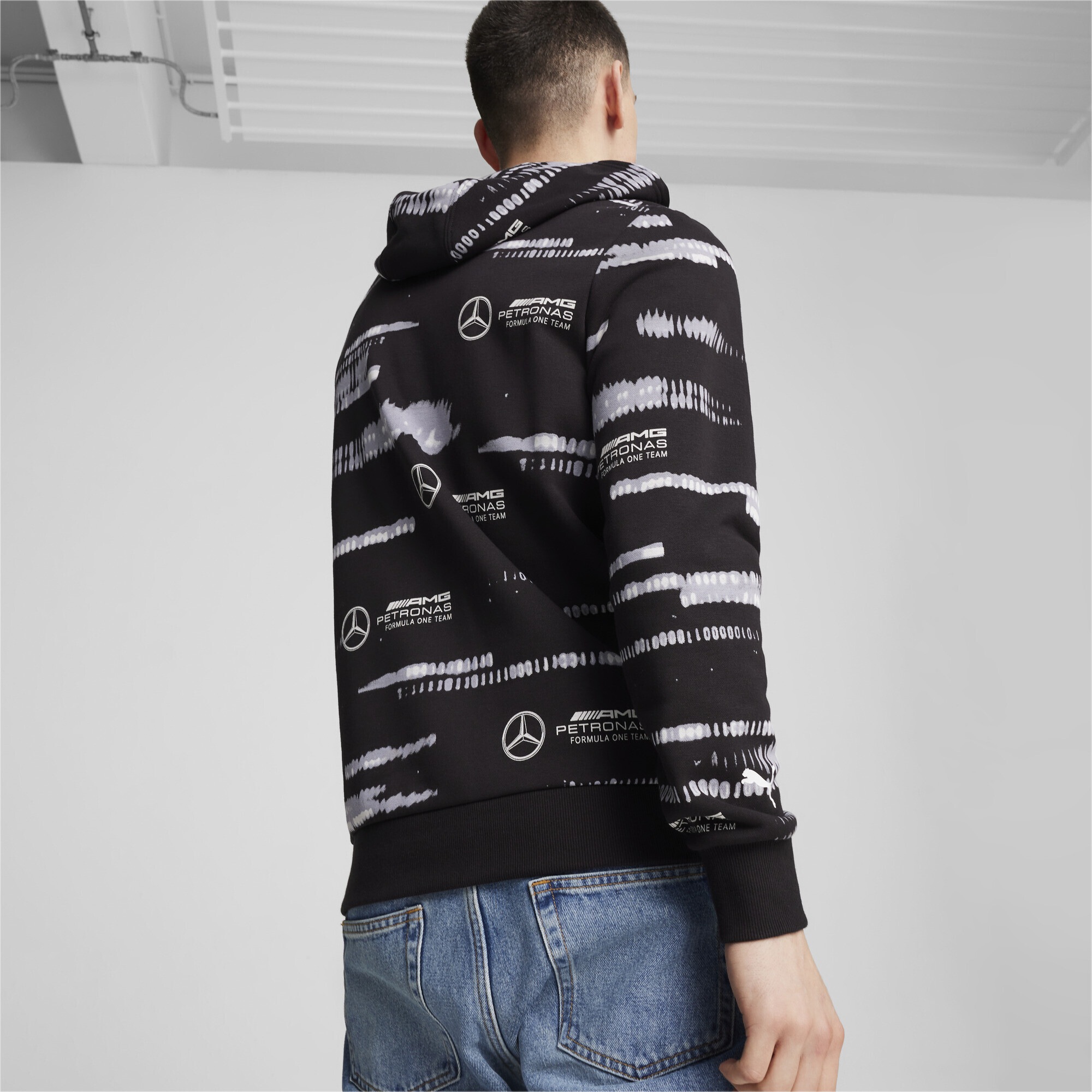 PUMA Hoodie »Mercedes-AMG Petronas F1® Logo Hoodie mit Allover-Print Herren«