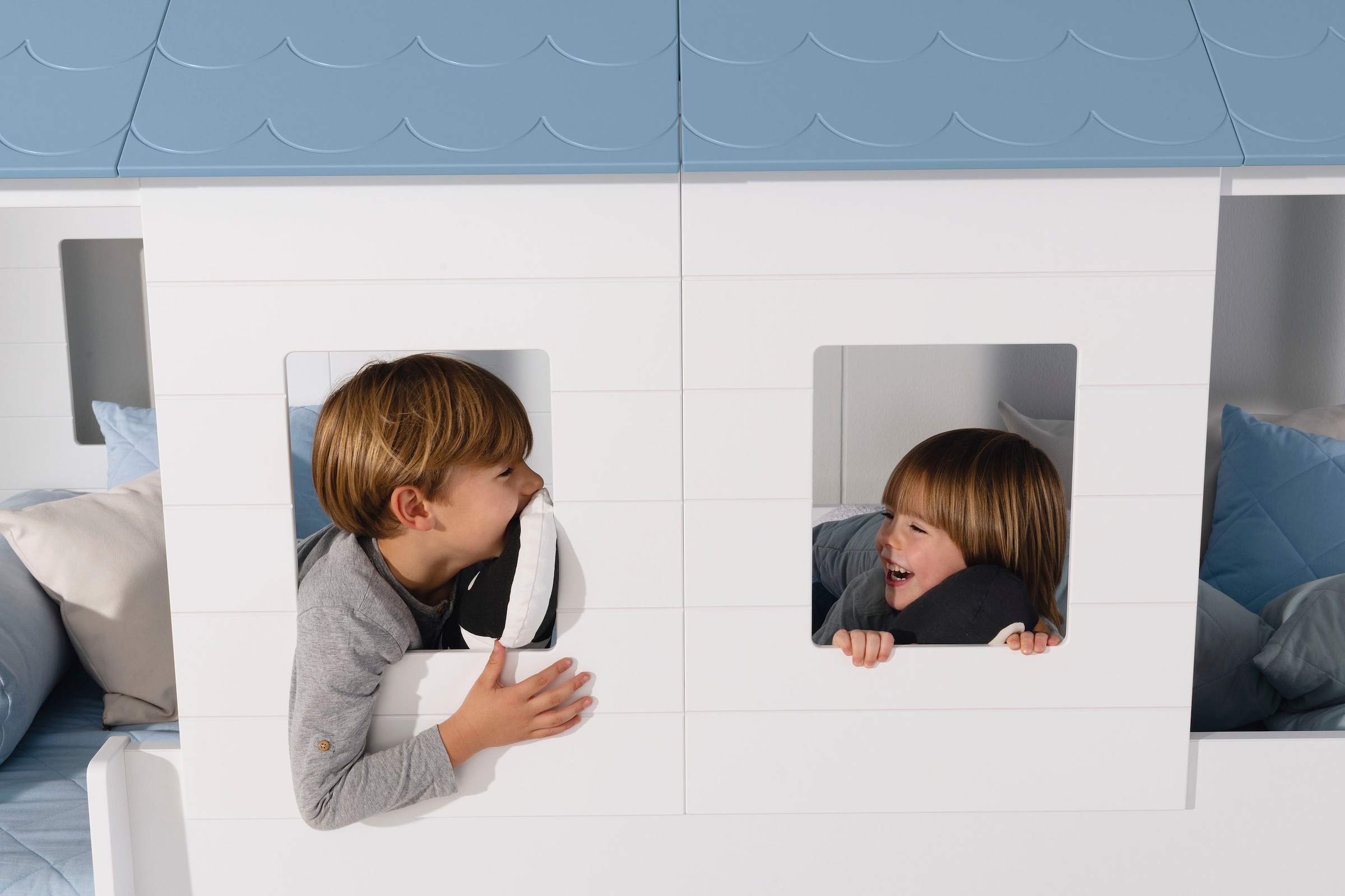 PAIDI Hausbett »TINY HOUSE«, Spielbett mit Rausfallschutz, individuell gestaltbar