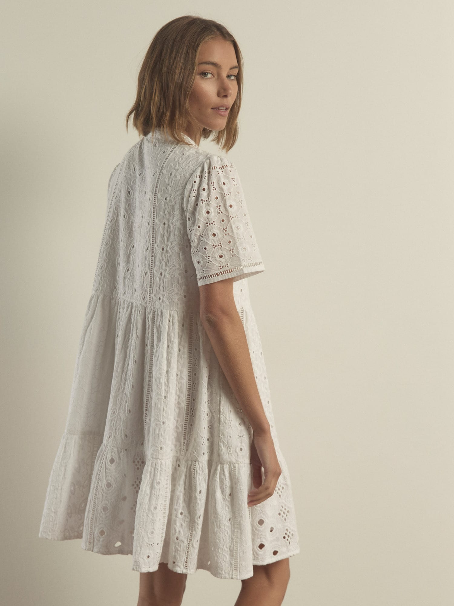 Apricot Minikleid »Apricot Mehrlagiges Kleid mit Broderie-Muster«