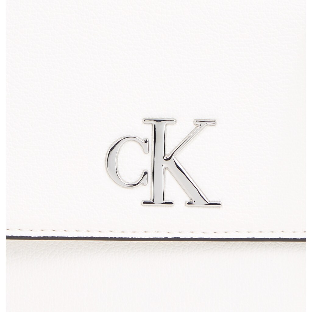 Calvin Klein Jeans Umhängetasche »MINIMAL MONOGRAM SADDLE22«, mit Markenemblem vorne