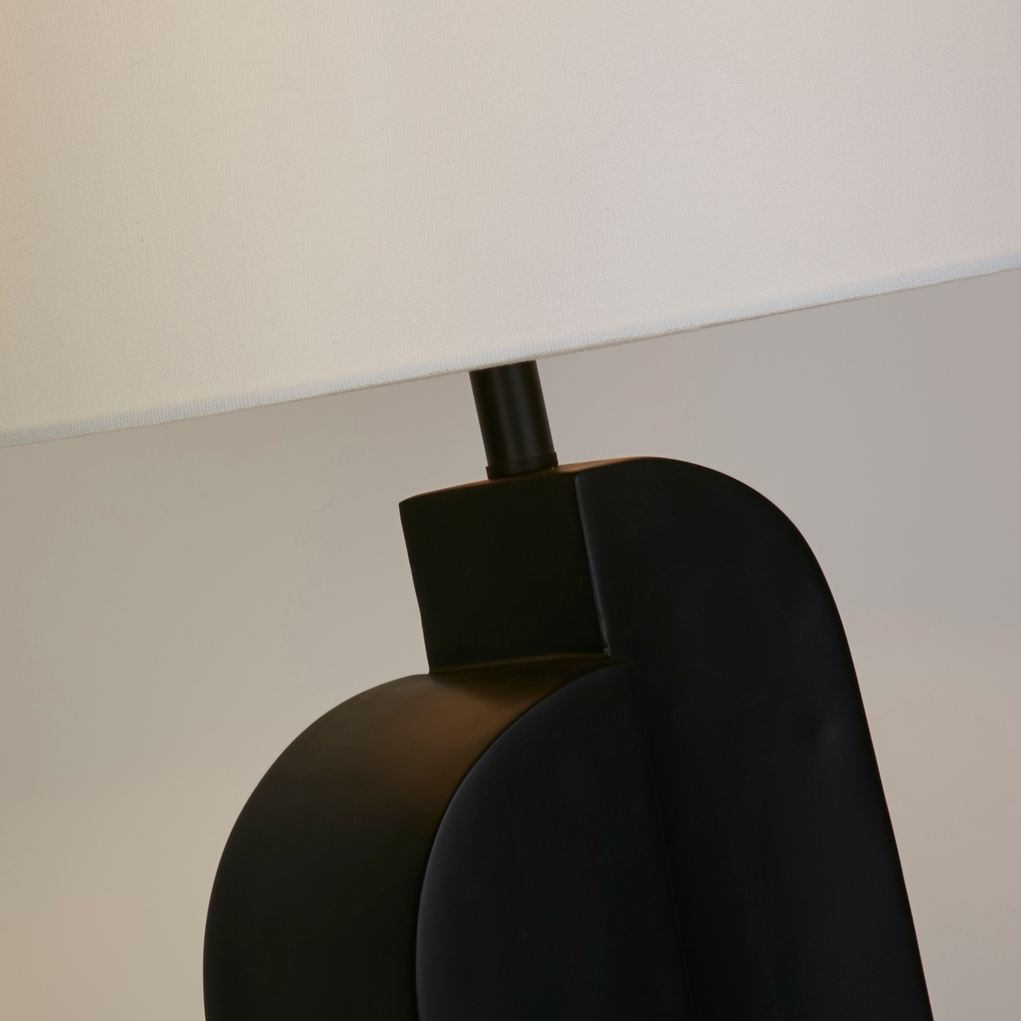 Searchlight Tischleuchte »Perth 1Lt Table Lamp, Matt Black Resin & White Linen Shade« E27 1 Stk.